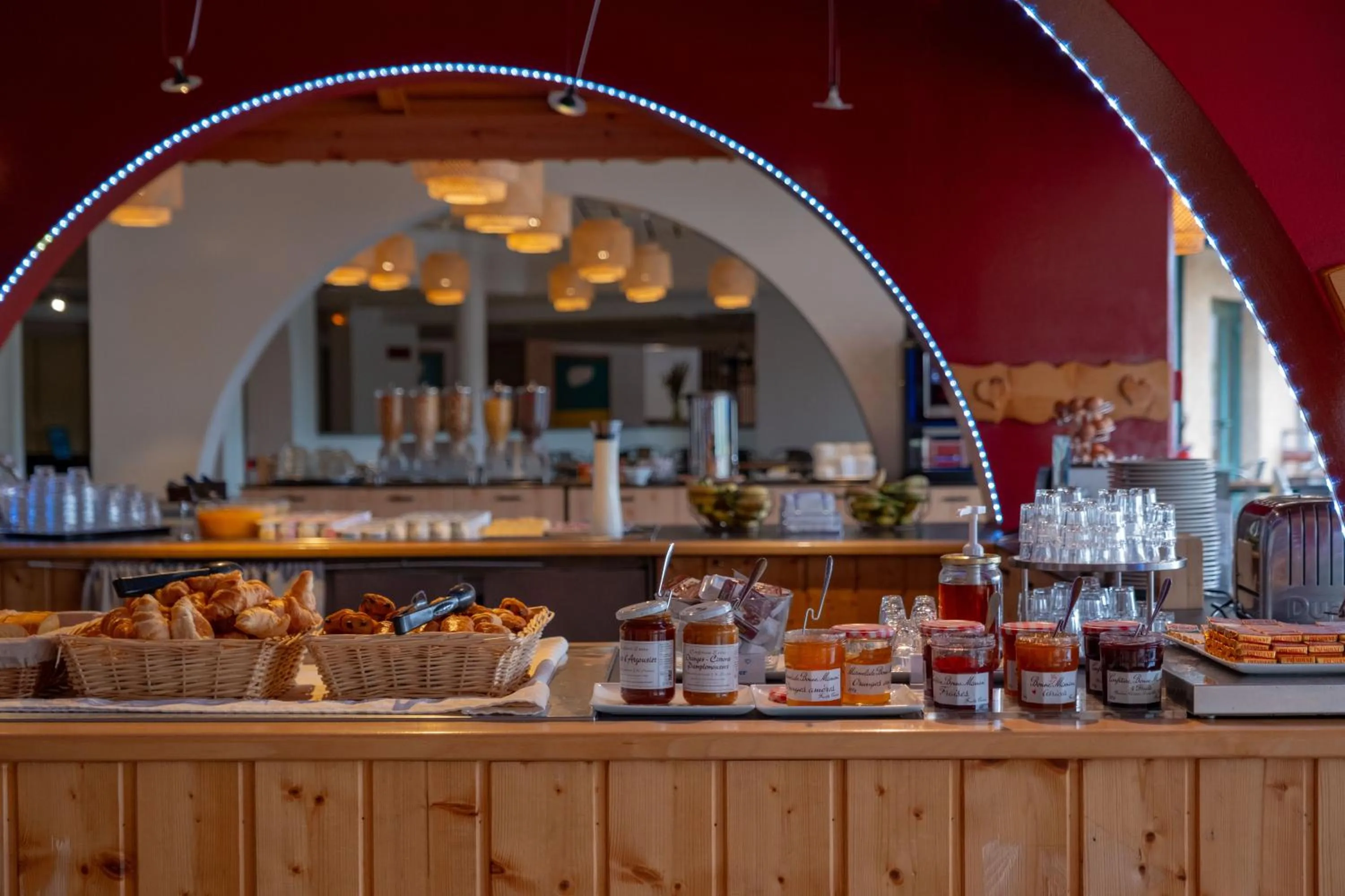 Buffet breakfast in Club Vacances Bleues Les Horizons du Lac (anciennement Serre-du-Villard)