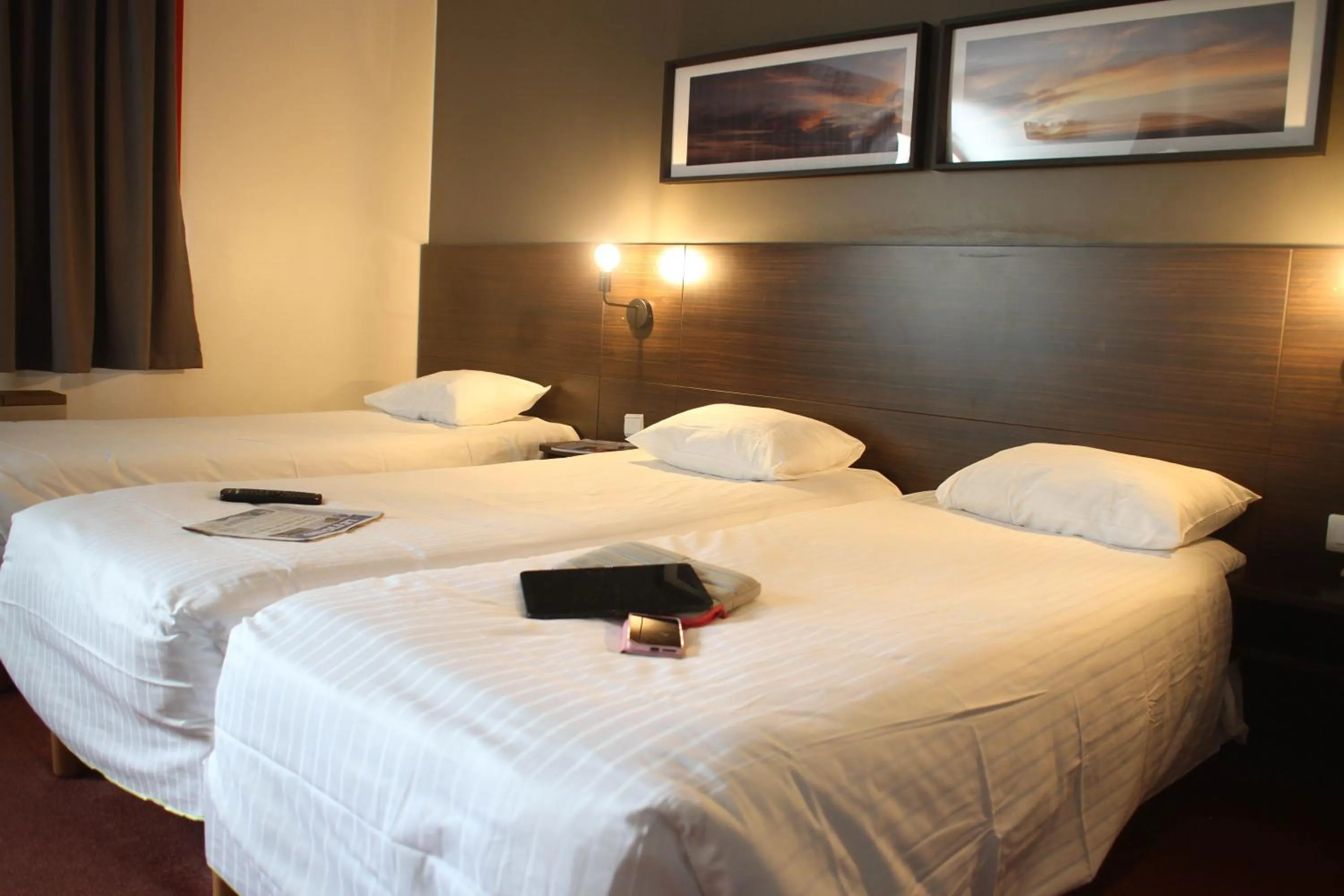 Photo of the whole room, Bed in Orly Superior Hotel