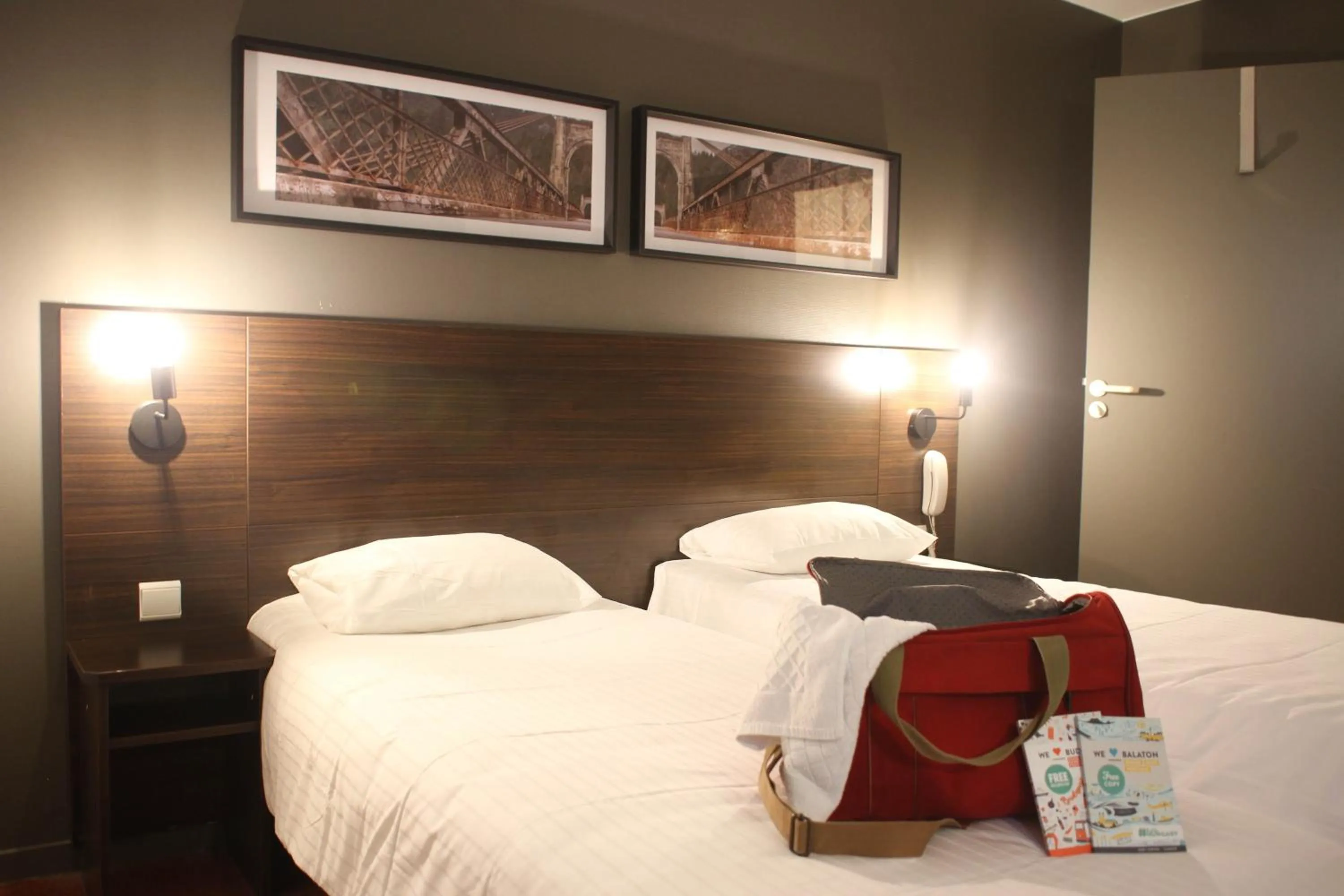 Photo of the whole room, Bed in Orly Superior Hotel