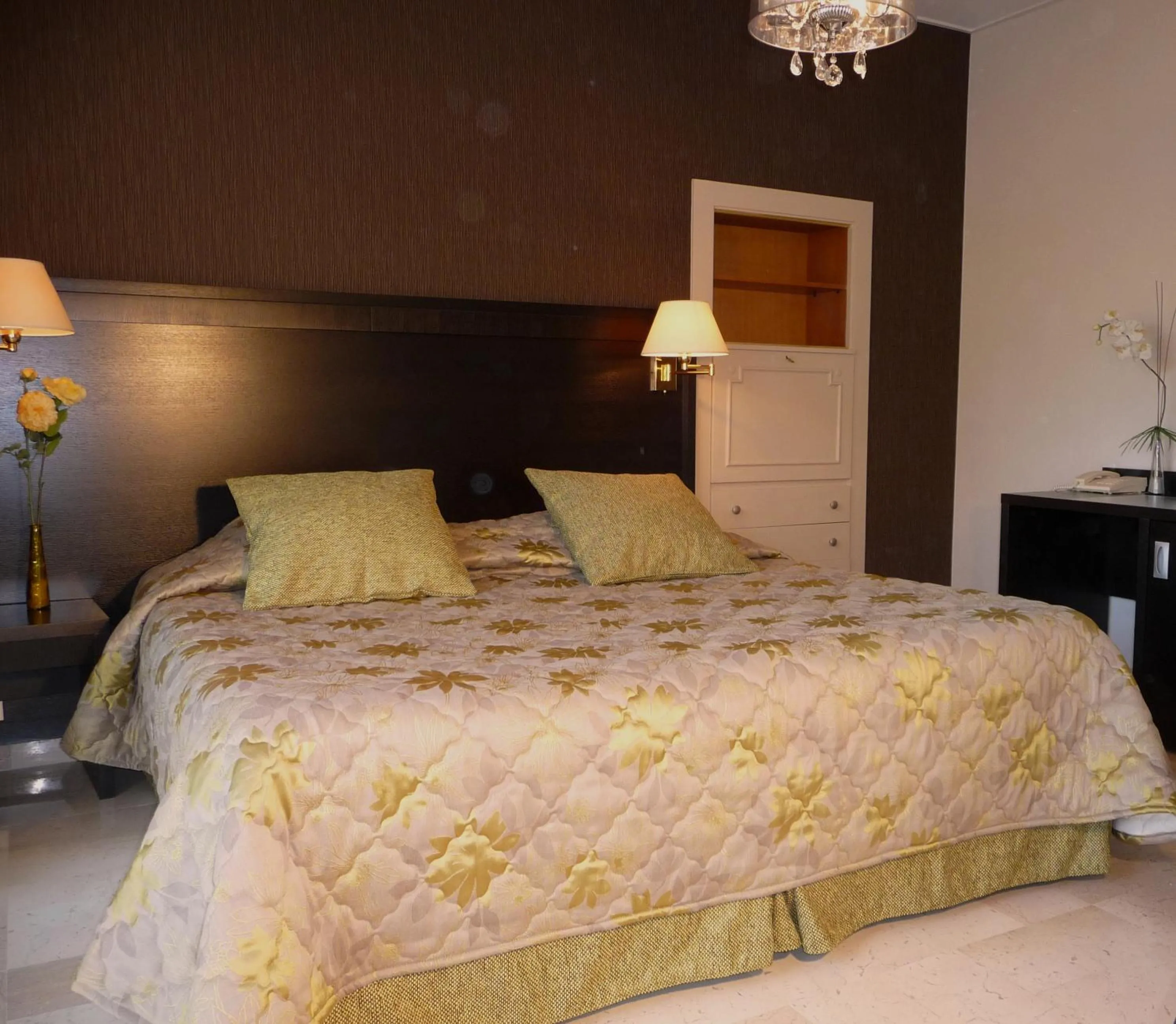 Mountain view, Bed in Logis Hotel Diana