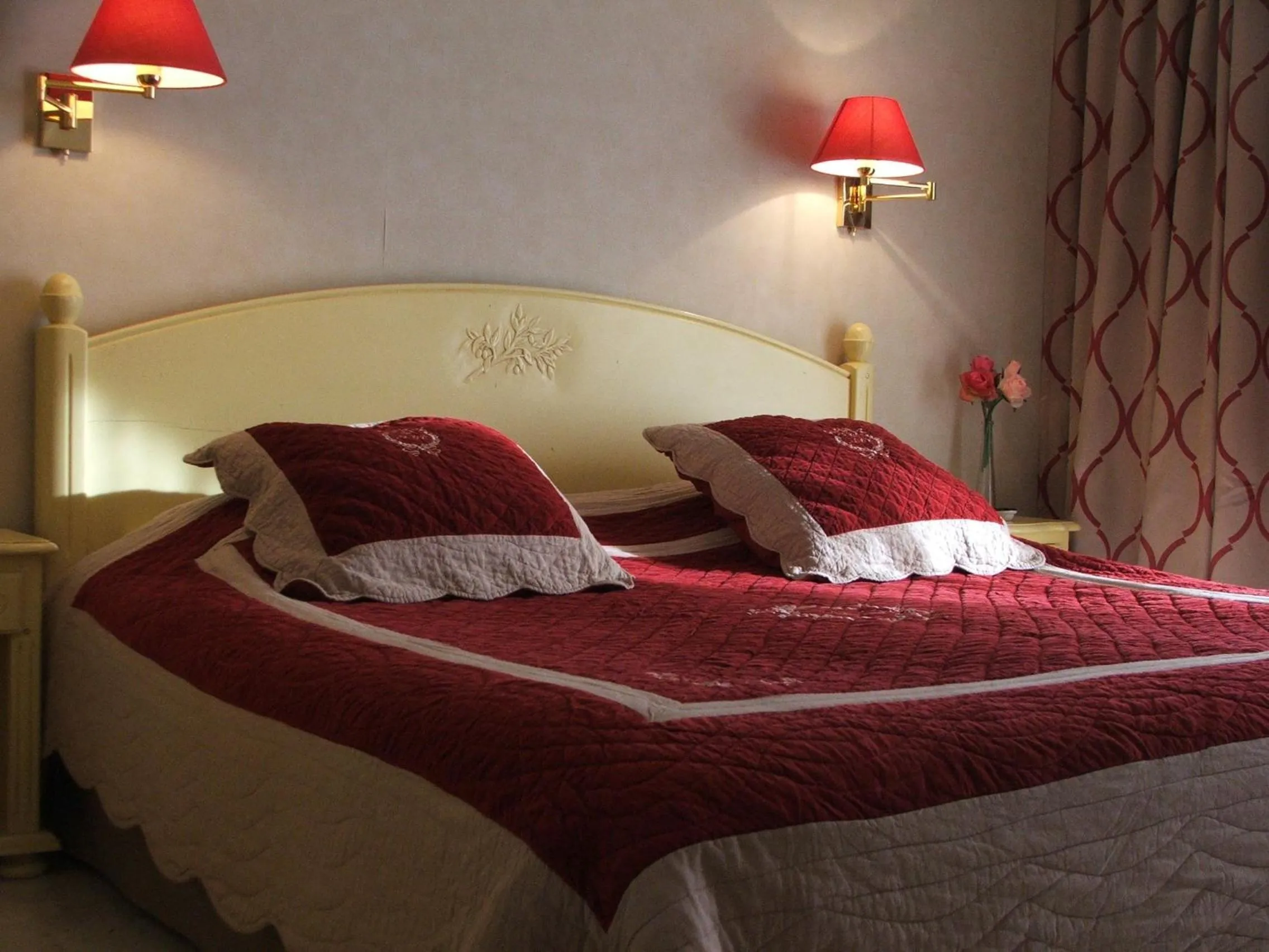 Bed in Logis Hotel Diana