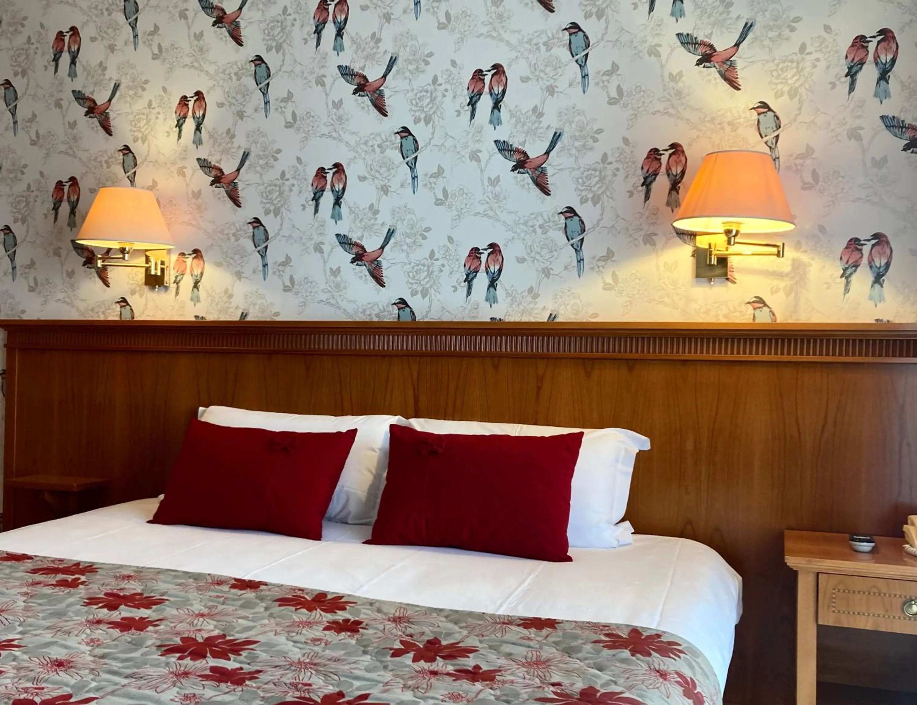 Shower, Bed in Logis Hotel Diana