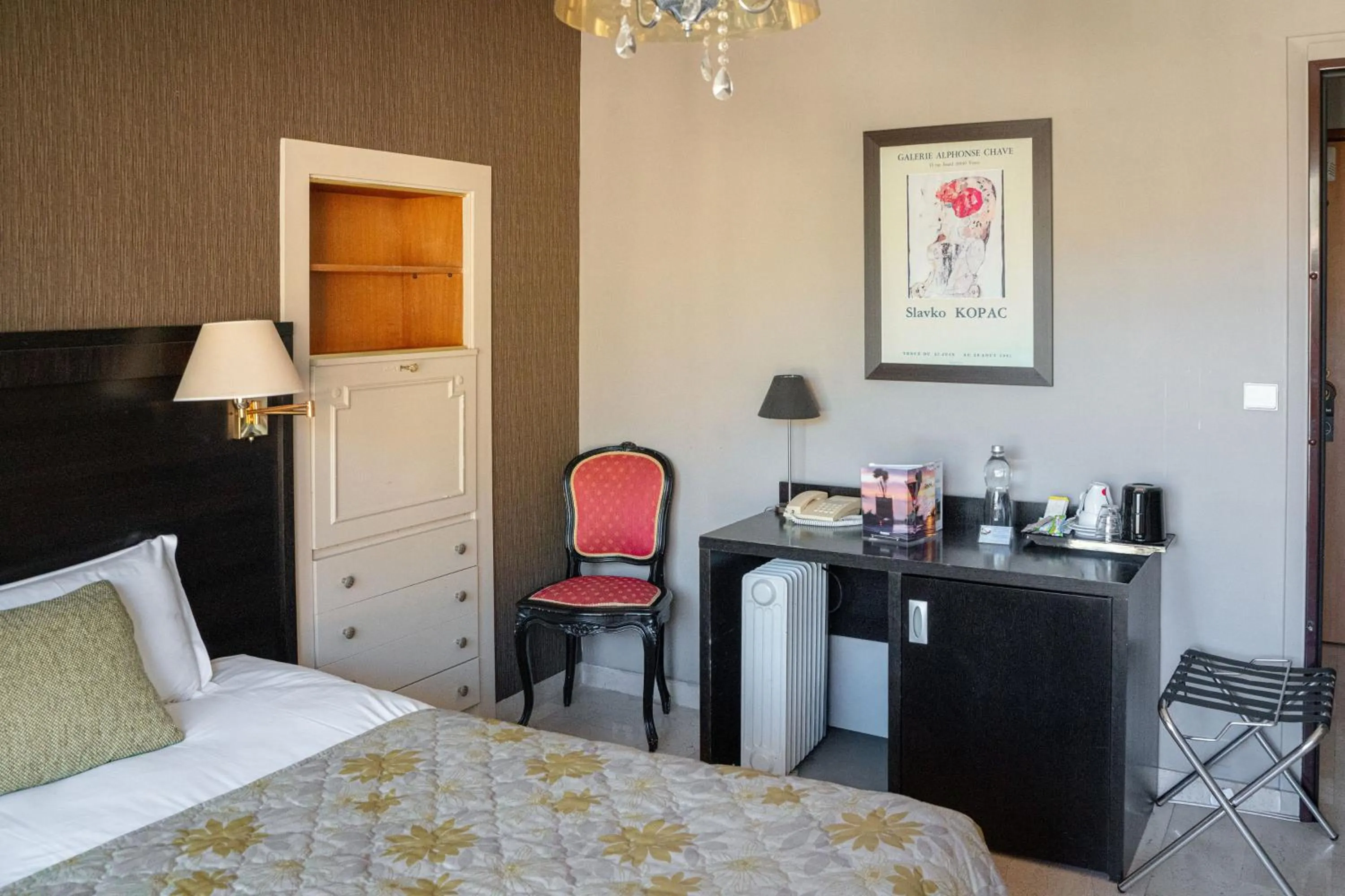 Bed in Logis Hotel Diana