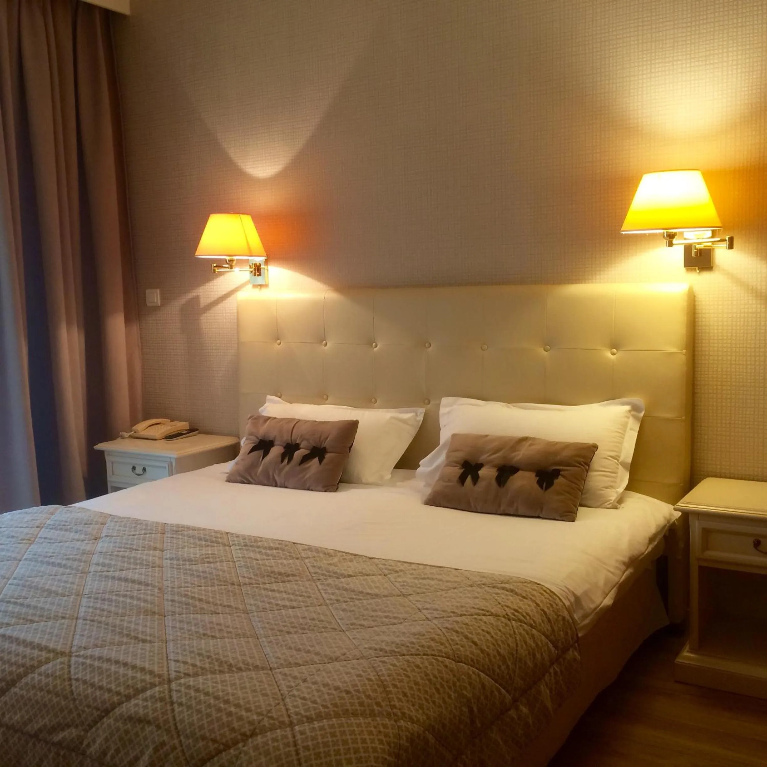 Balcony/Terrace, Bed in Logis Hotel Diana