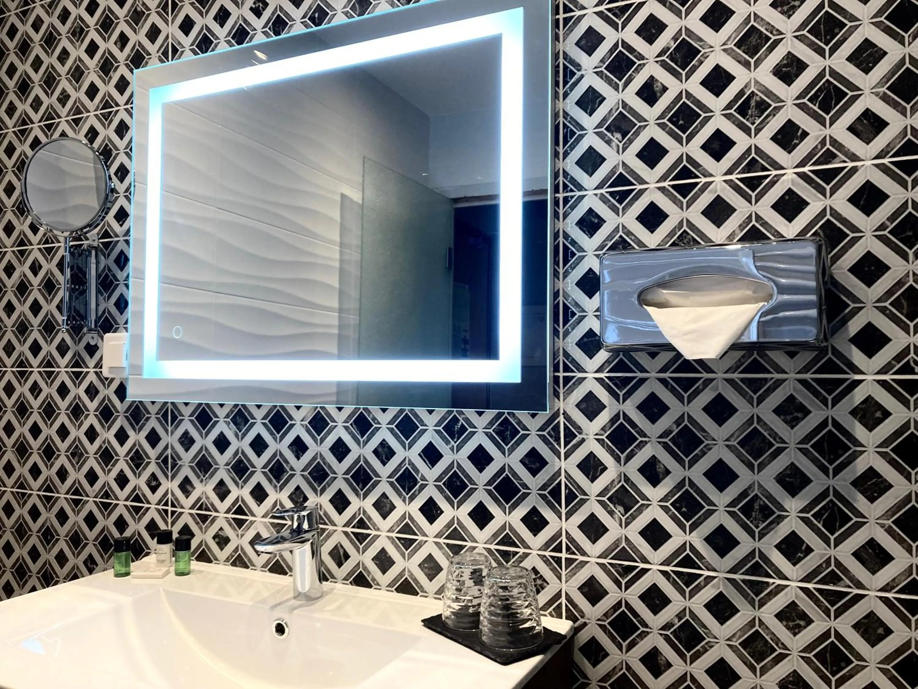 Shower in Logis Hotel Diana