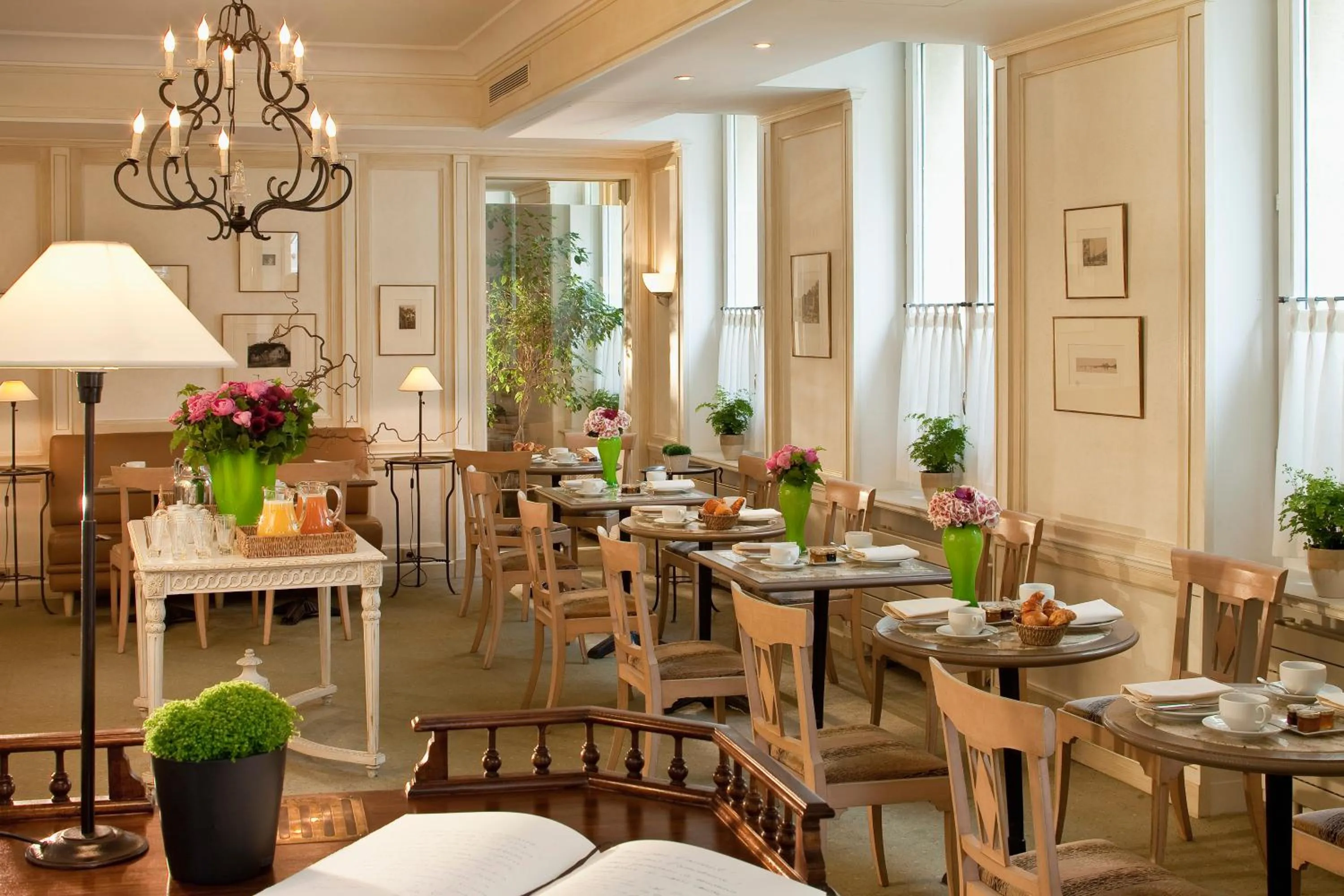 Restaurant/places to eat in Hôtel De l'Arcade