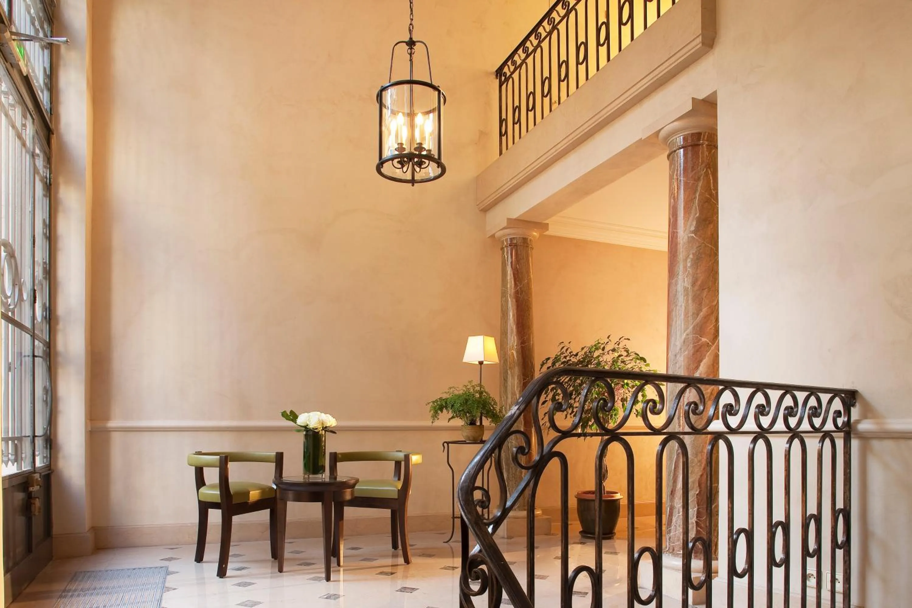 Seating area in Hôtel De l'Arcade