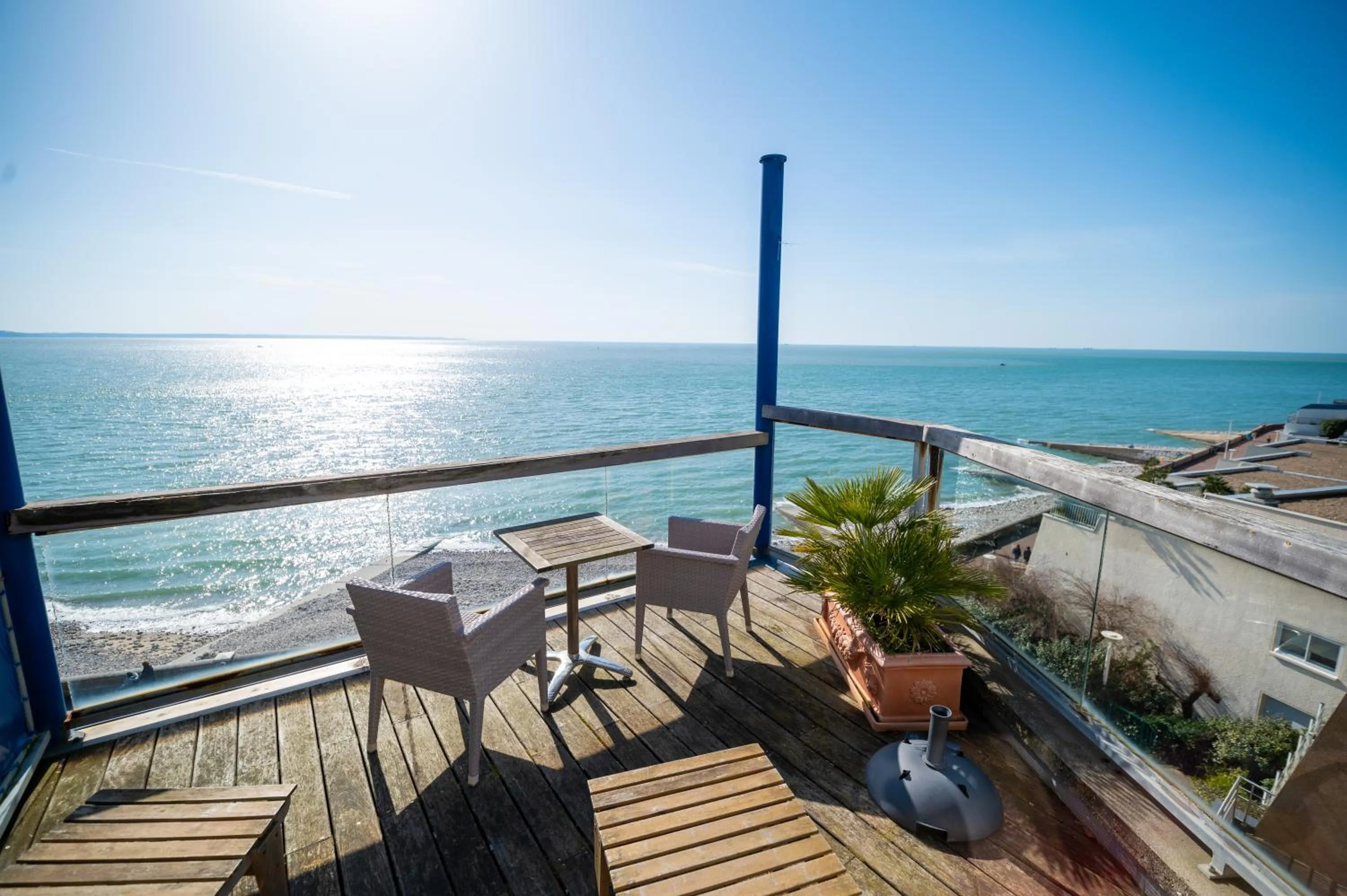 Patio in LOGIS HOTEL - La Petite Rade