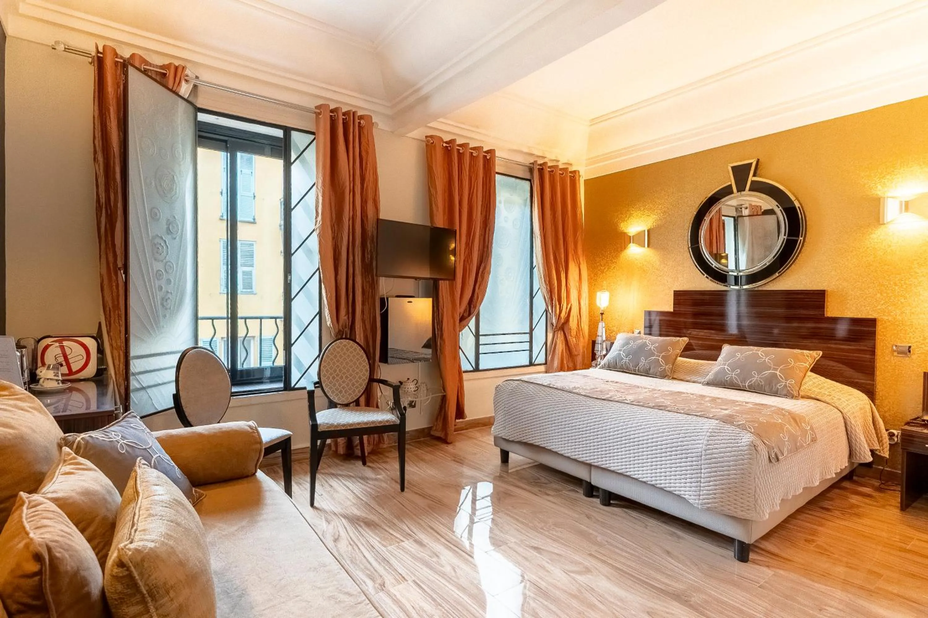 Bed in Hotel Le Meurice