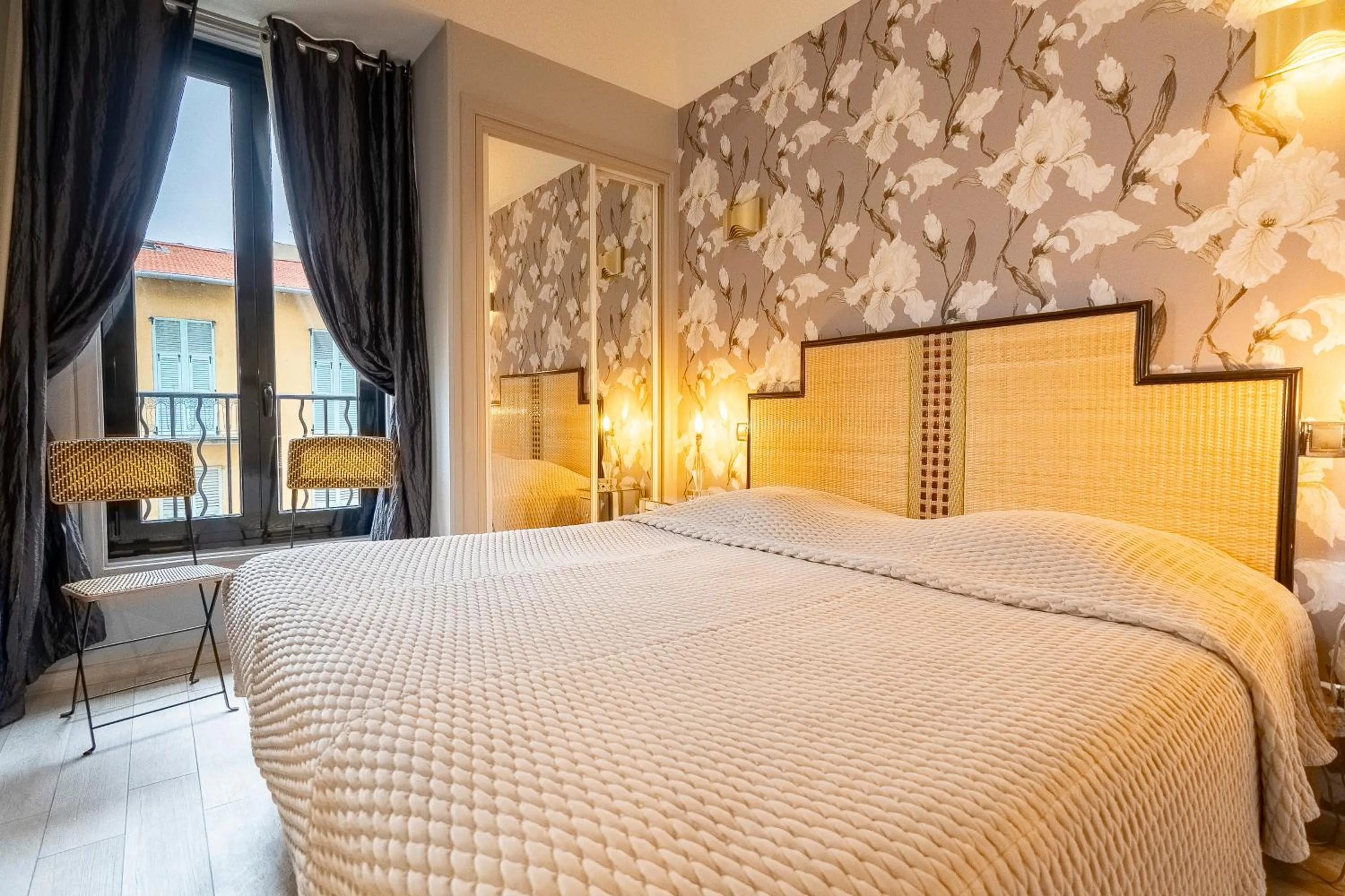 Bed in Hotel Le Meurice