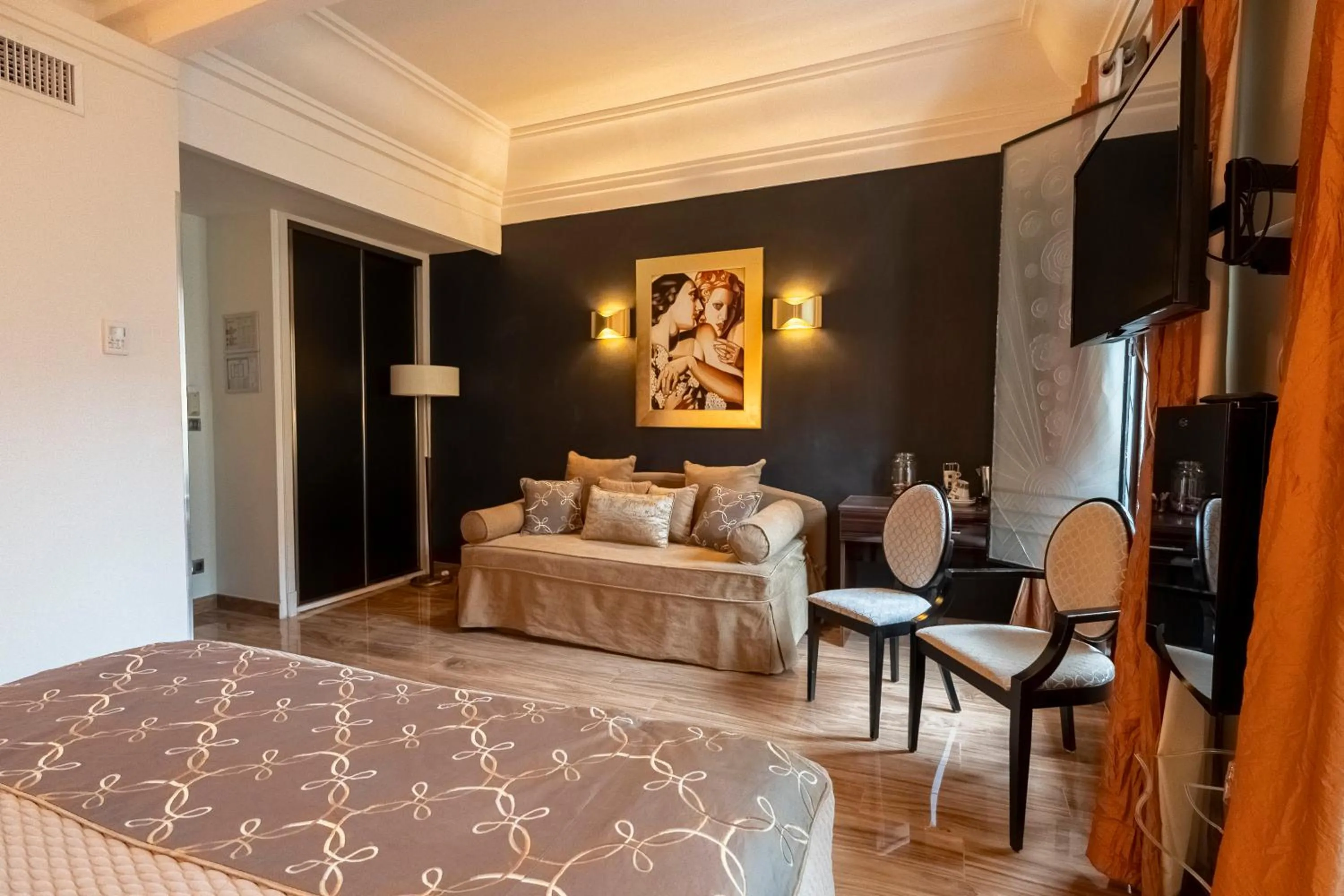 Bed in Hotel Le Meurice