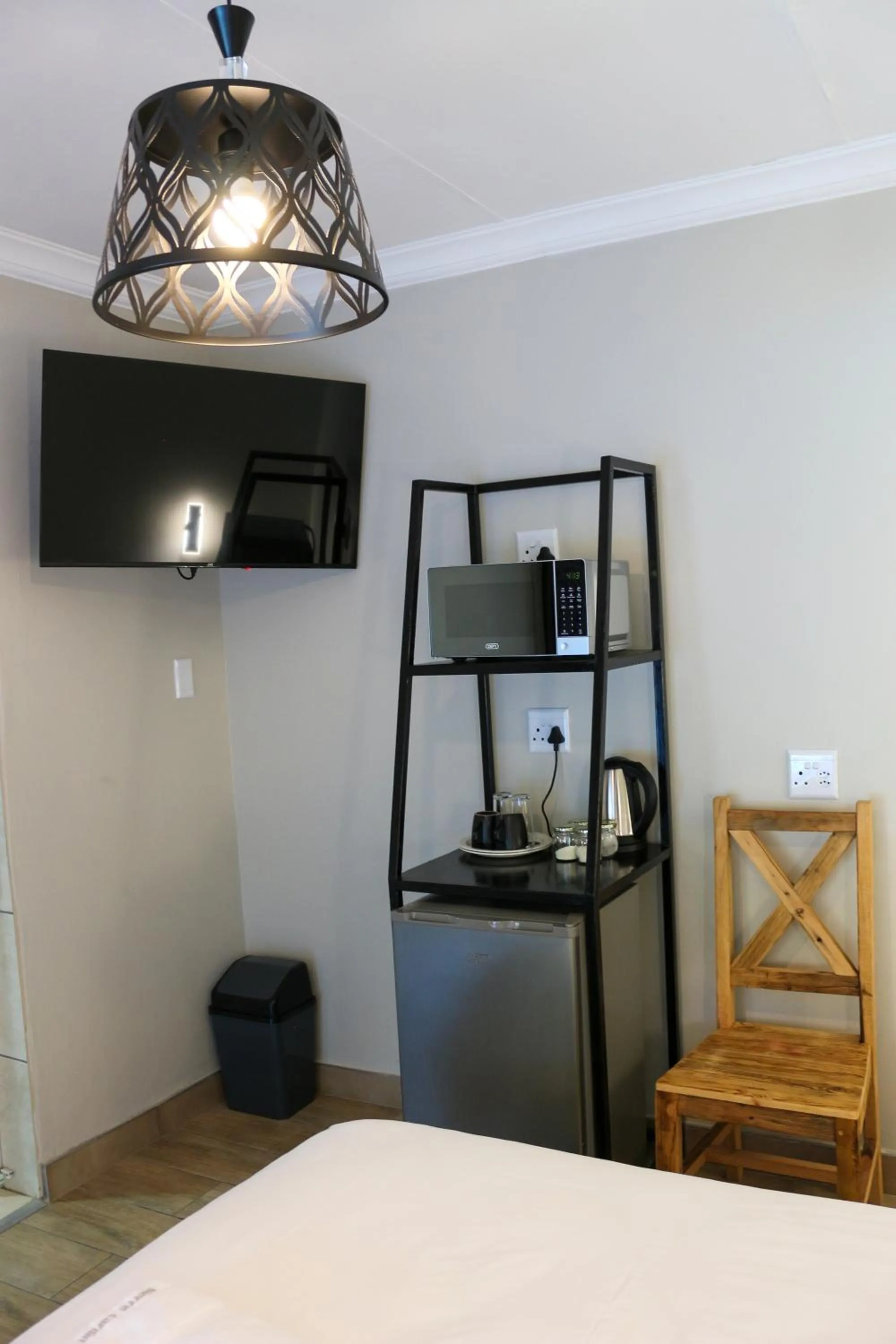 Bed in Luxury Heights Guesthouse- Pool under renovation