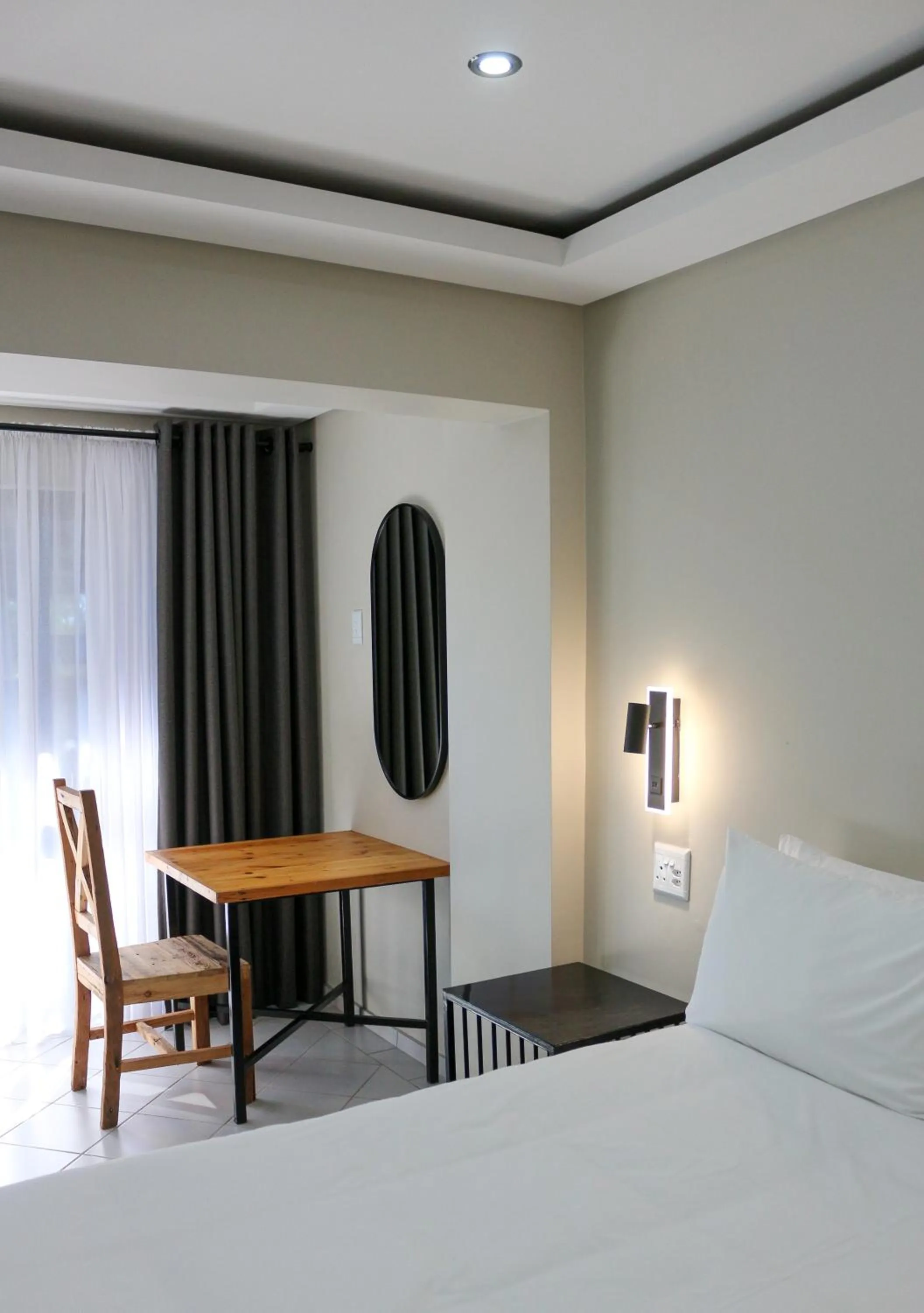 Bed in Luxury Heights Guesthouse- Pool under renovation