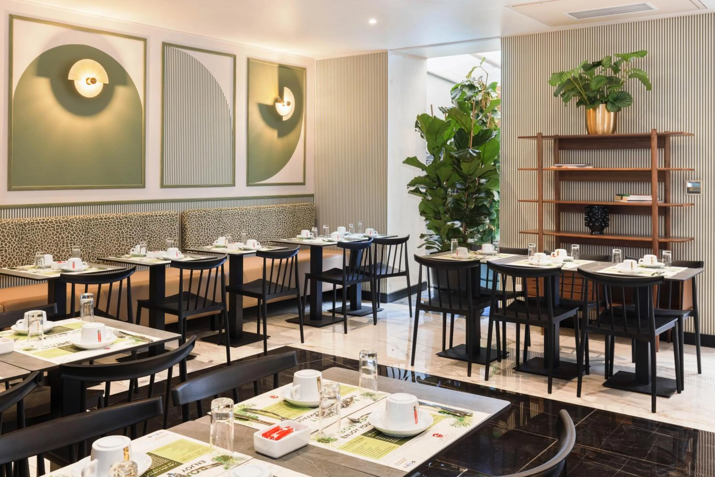 Restaurant/places to eat in Hotel Khla Nice