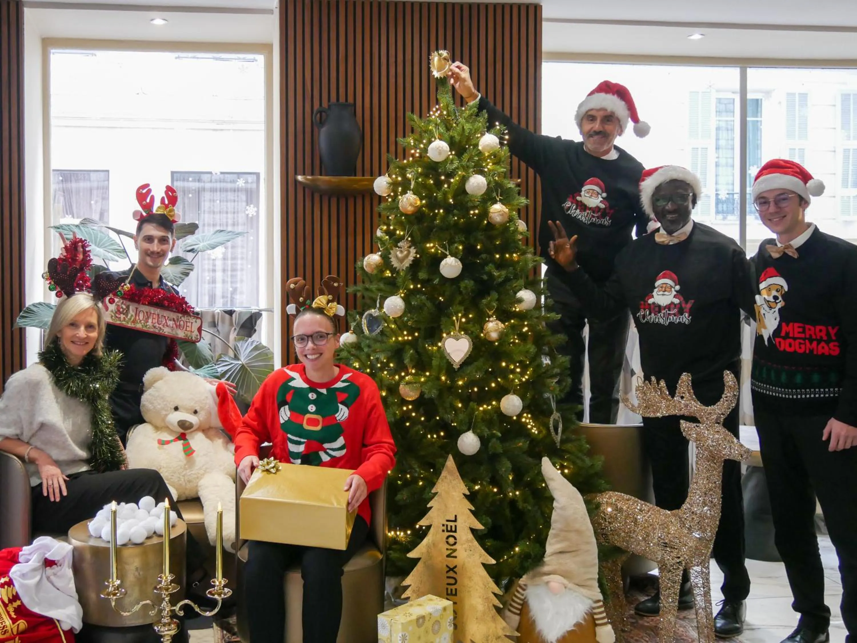 People in Hotel Khla Nice