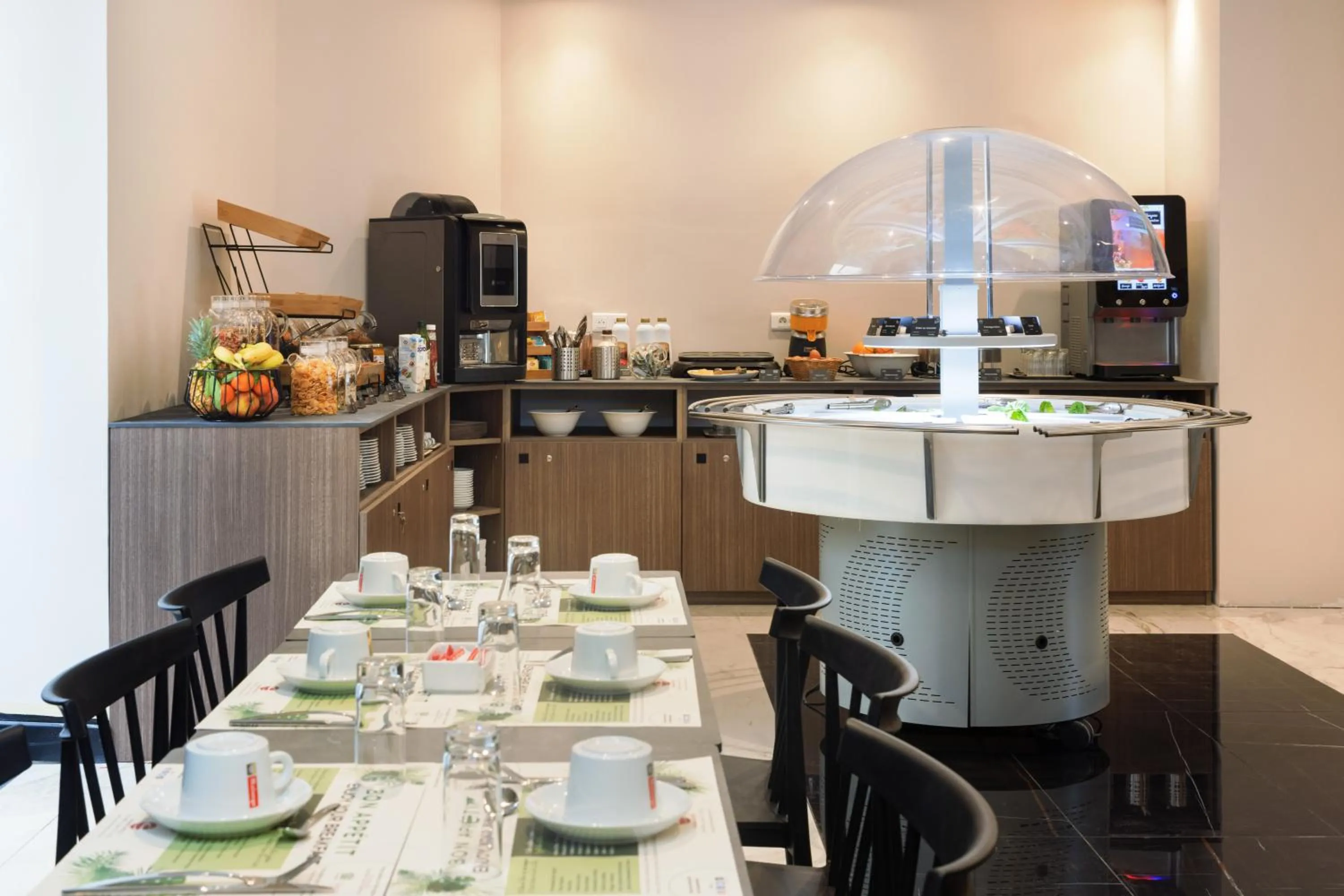 Food and drinks in Hotel Khla Nice