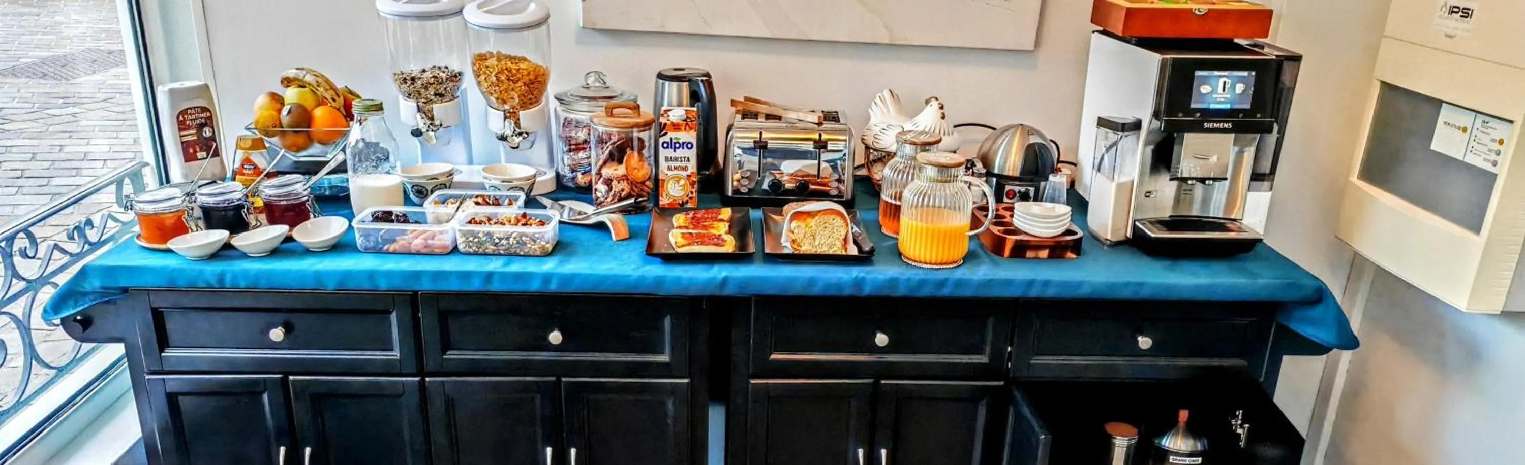 Buffet breakfast in Boutique Hôtel de la Corniche d'Or