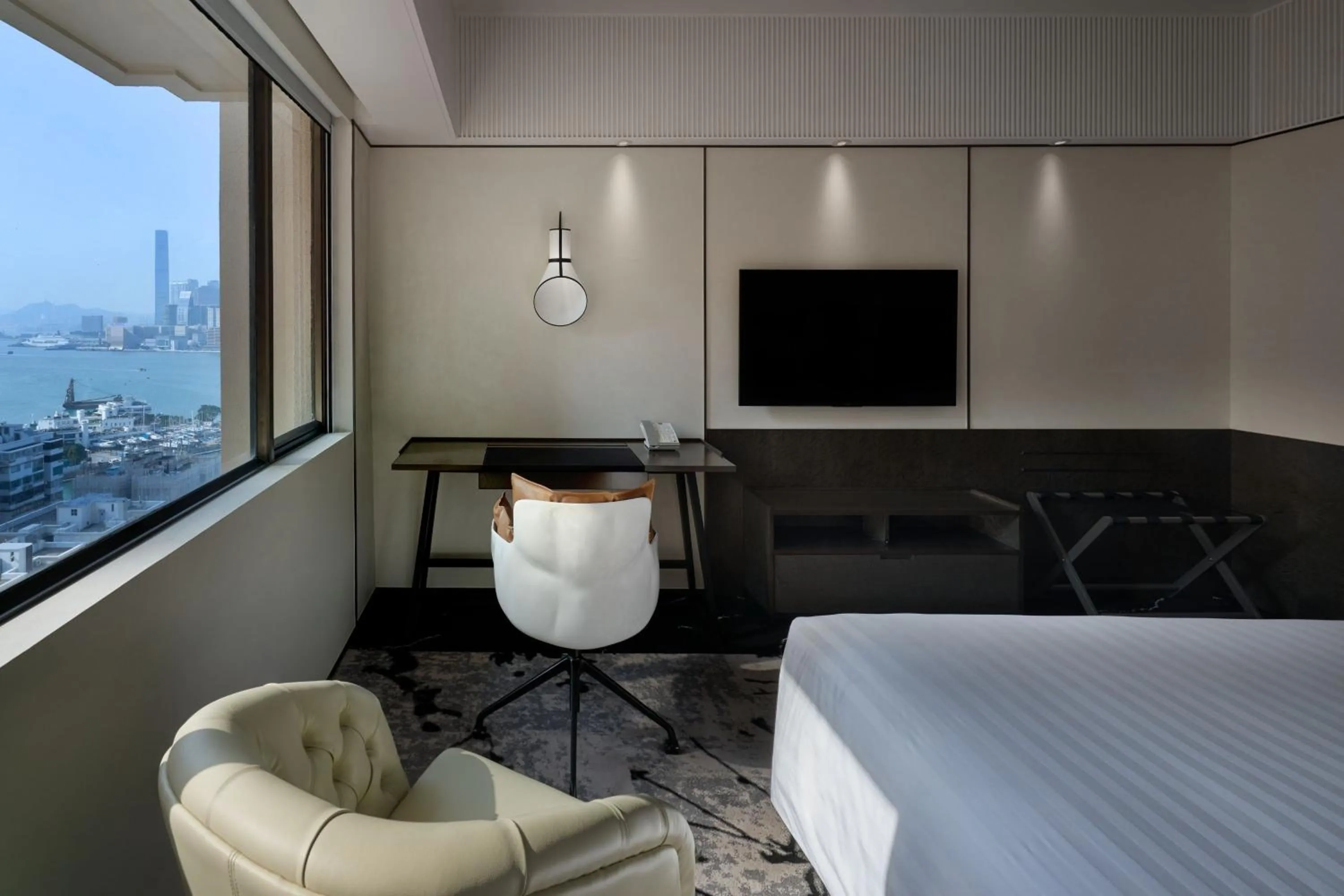 Photo of the whole room, Bed in The Park Lane Hong Kong, Autograph Collection