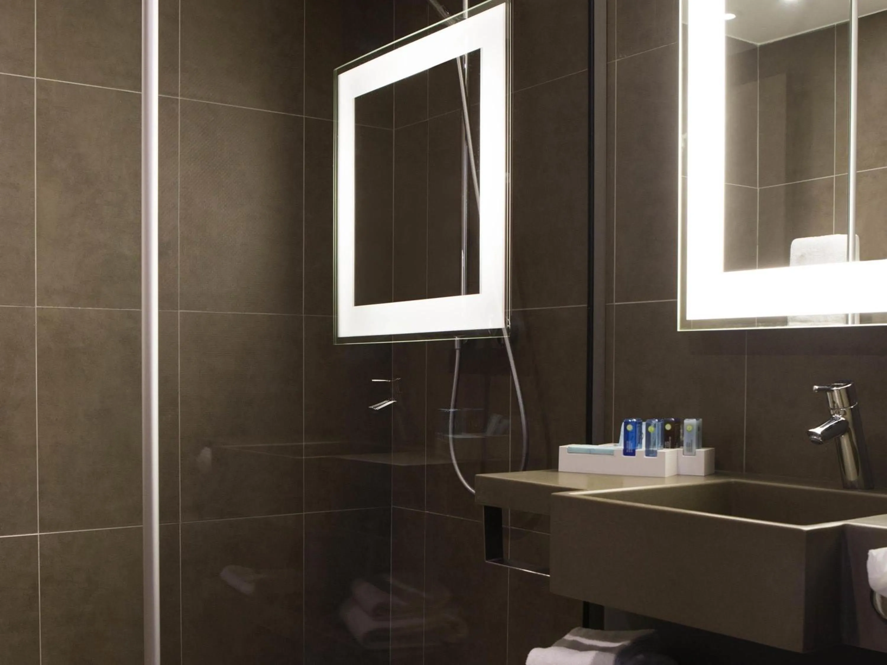 Bedroom in Novotel Marseille Centre Prado Vélodrome