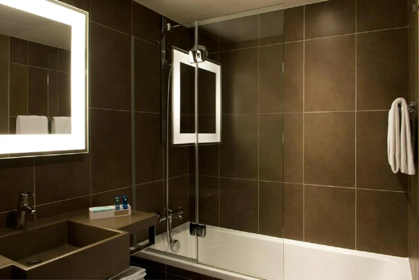 Bathroom in Novotel Marseille Centre Prado Vélodrome
