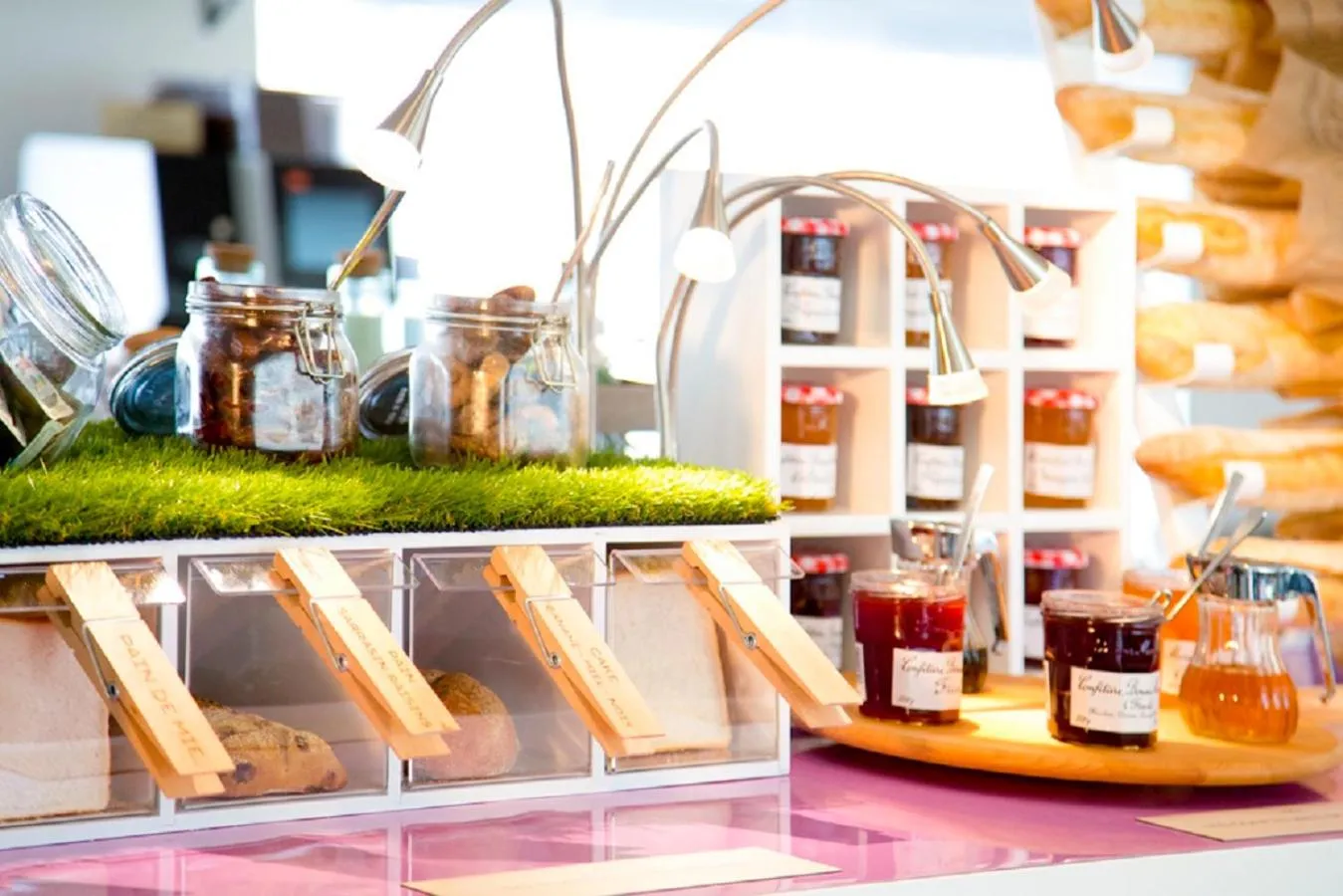 Restaurant/places to eat in Novotel Marseille Centre Prado Vélodrome