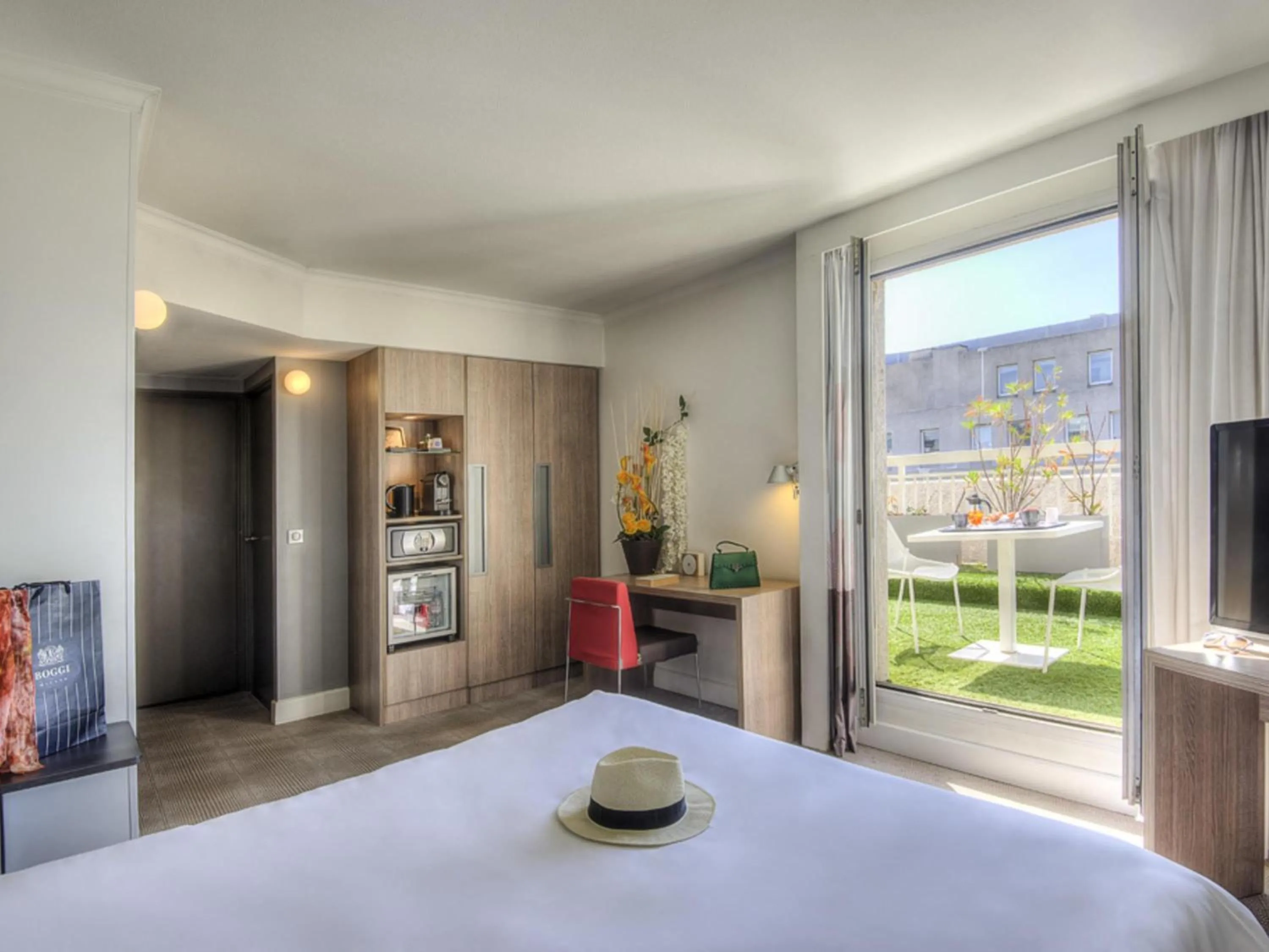 Bedroom, Bed in Novotel Marseille Centre Prado Vélodrome