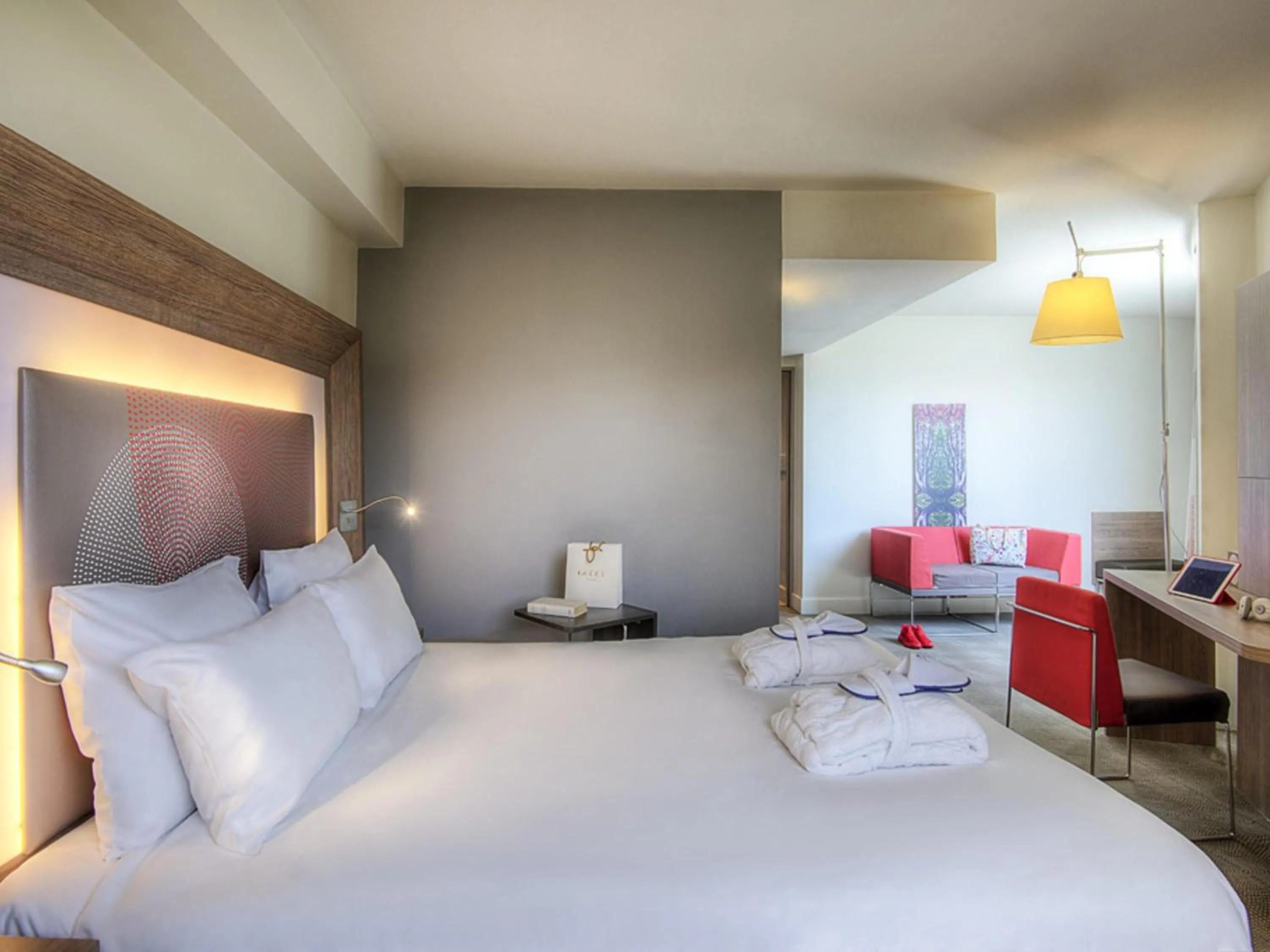 Bedroom, Bed in Novotel Marseille Centre Prado Vélodrome