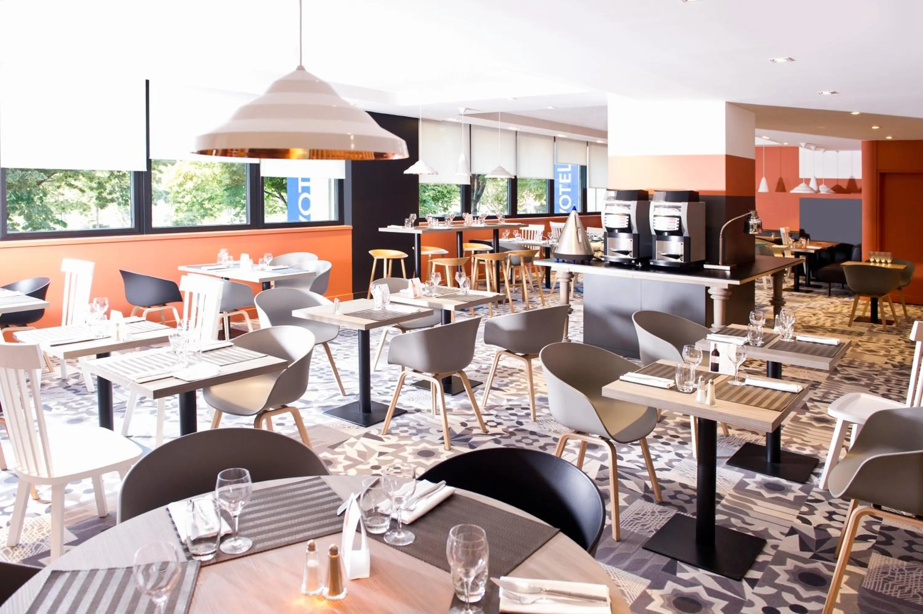 Restaurant/places to eat in Novotel Marseille Centre Prado Vélodrome