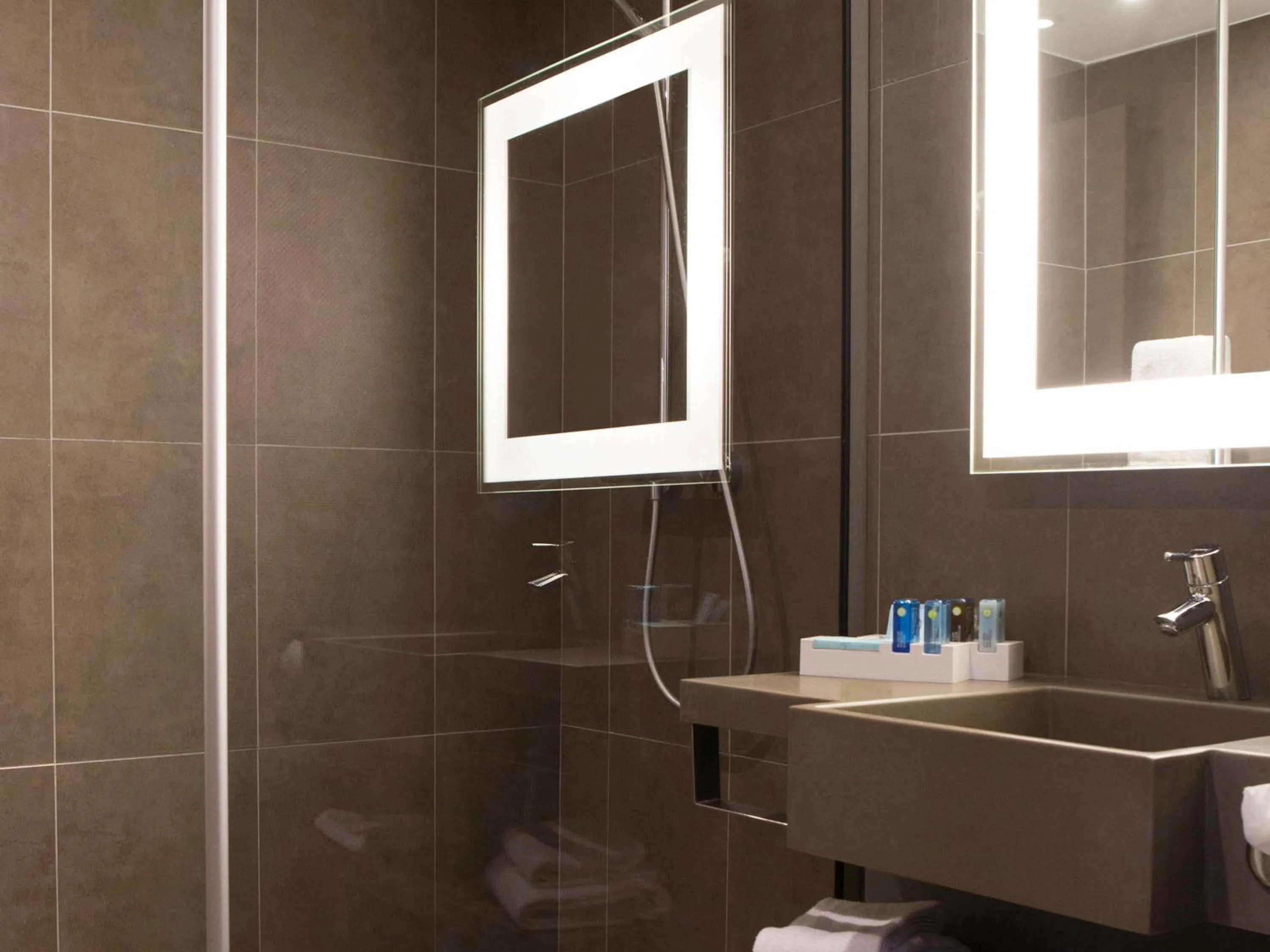 Photo of the whole room in Novotel Marseille Centre Prado Vélodrome