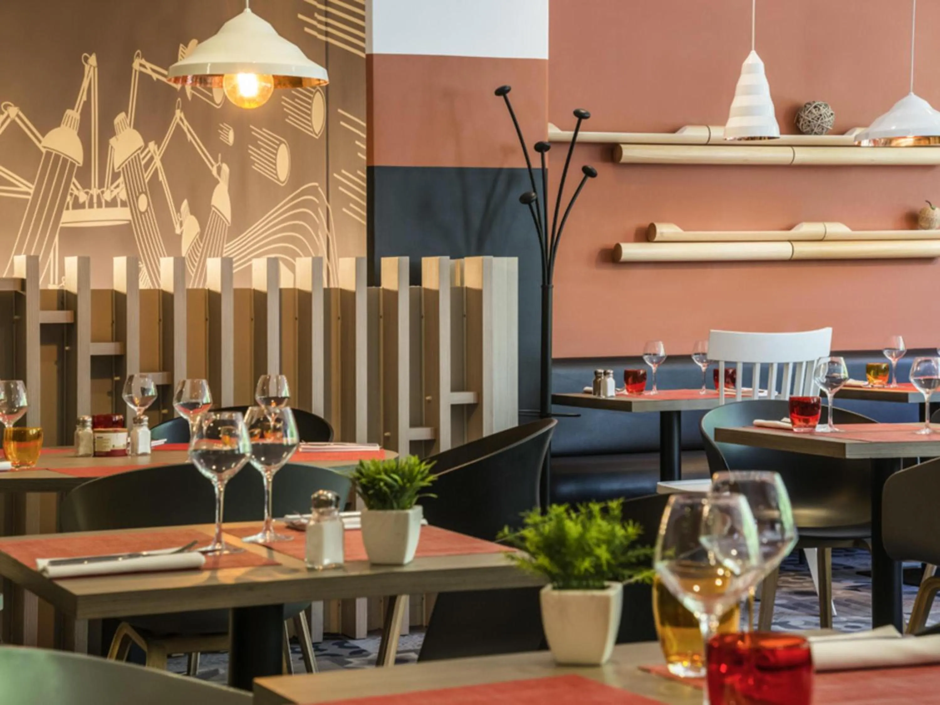 Restaurant/places to eat in Novotel Marseille Centre Prado Vélodrome