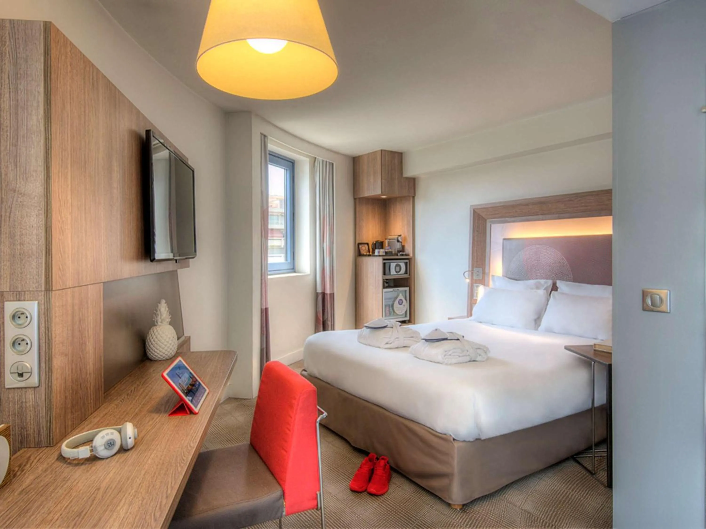 Photo of the whole room, Bed in Novotel Marseille Centre Prado Vélodrome