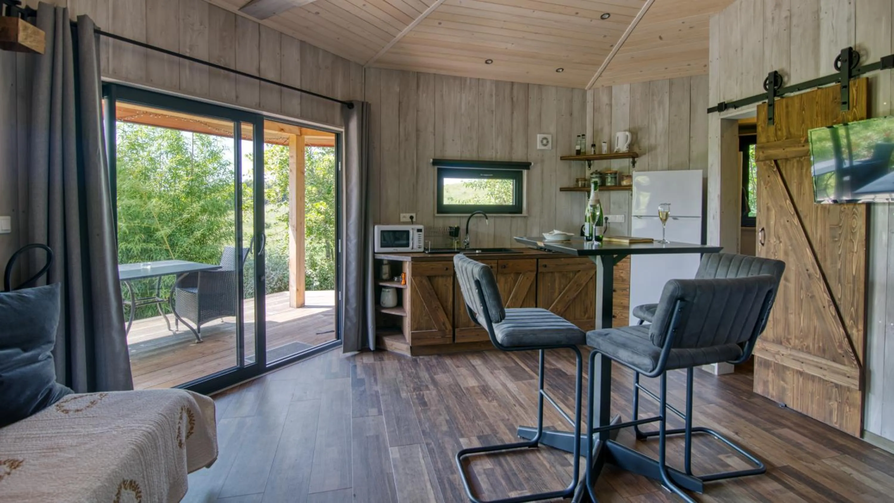 Living room in Cabanes Trésors de Campagne,spas privatifs
