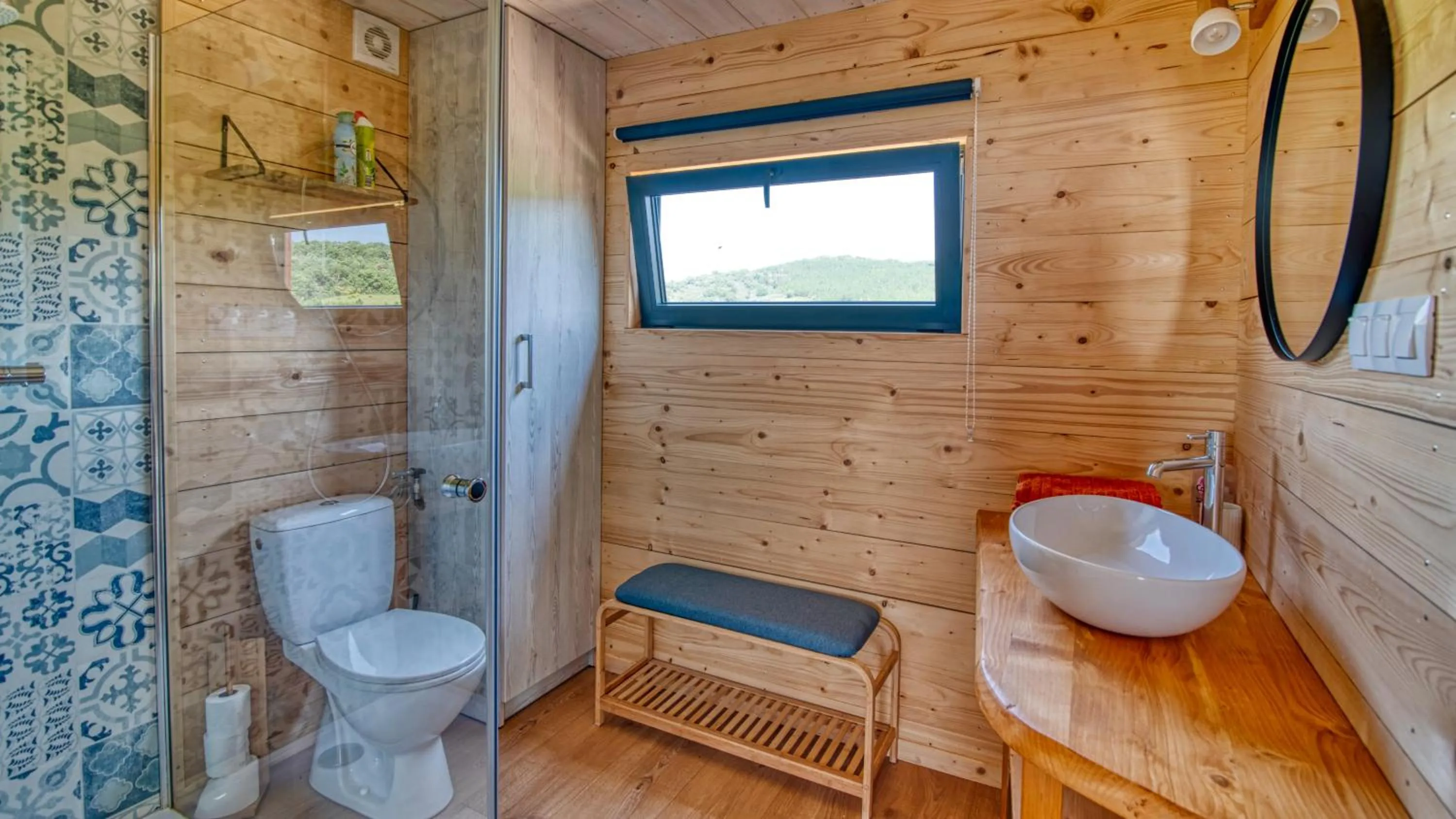 Bathroom in Cabanes Trésors de Campagne,spas privatifs