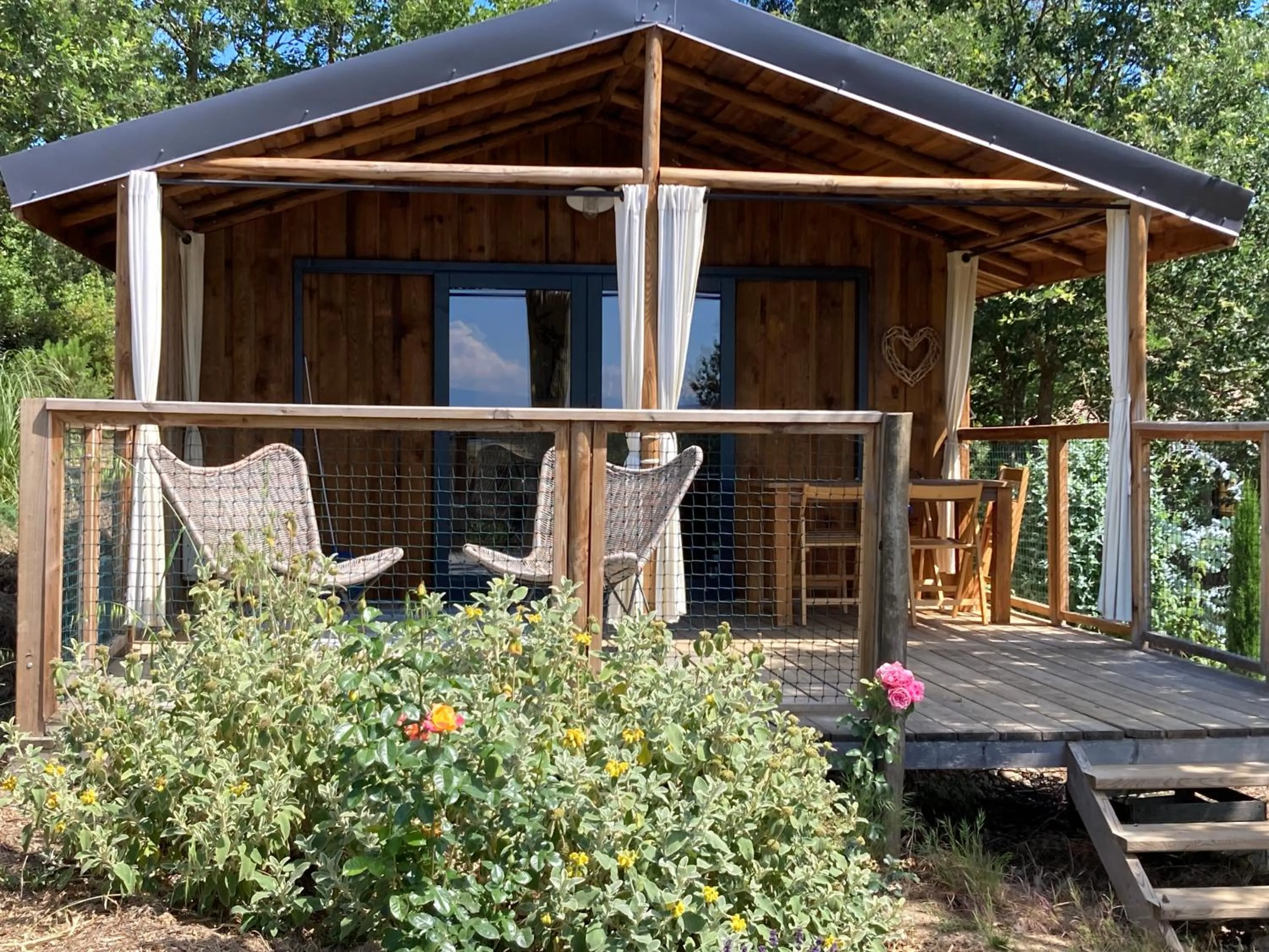Bedroom in Cabanes Trésors de Campagne,spas privatifs