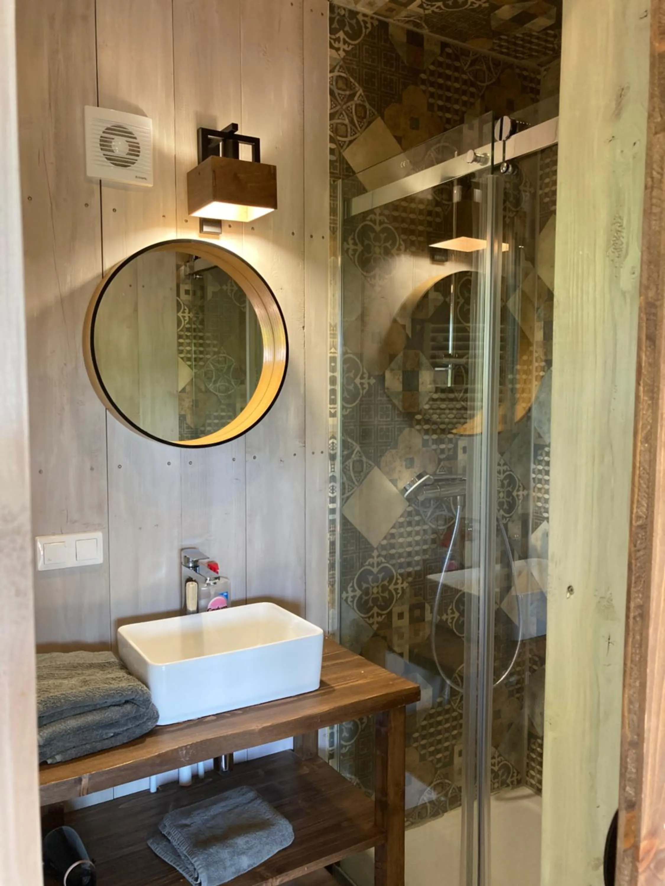 Bathroom in Cabanes Trésors de Campagne,spas privatifs