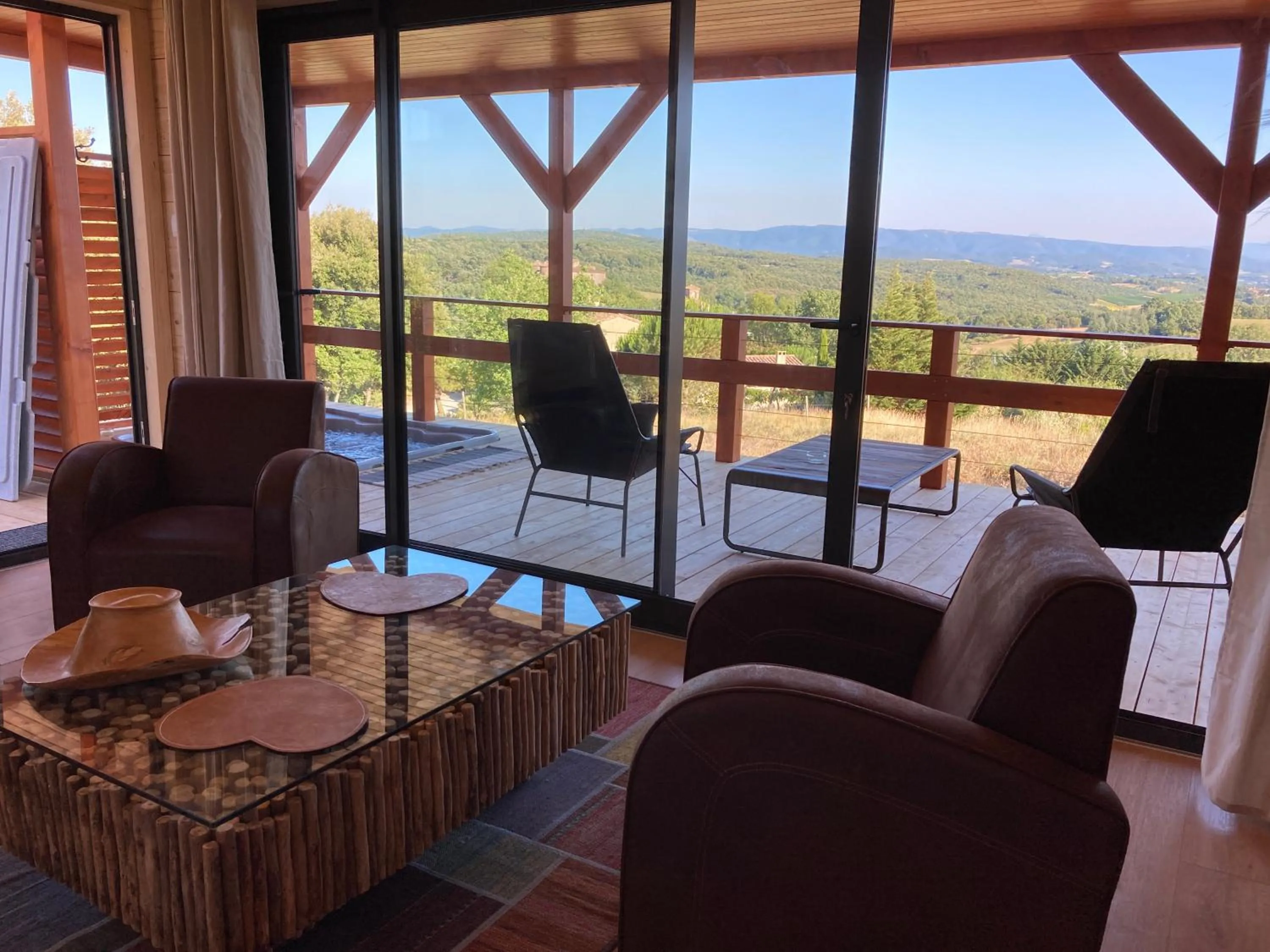 Living room in Cabanes Trésors de Campagne,spas privatifs