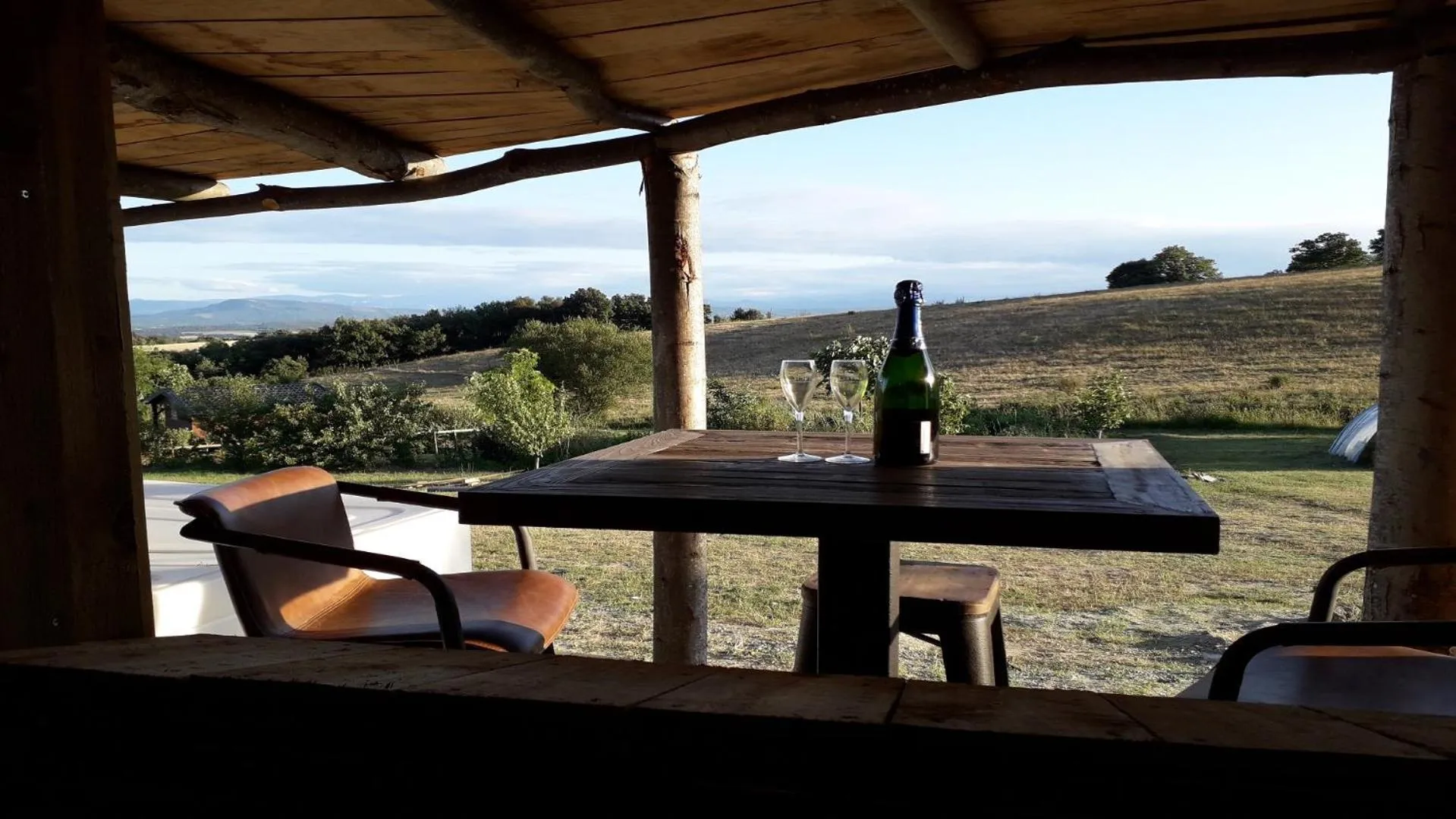 Patio in Cabanes Trésors de Campagne,spas privatifs