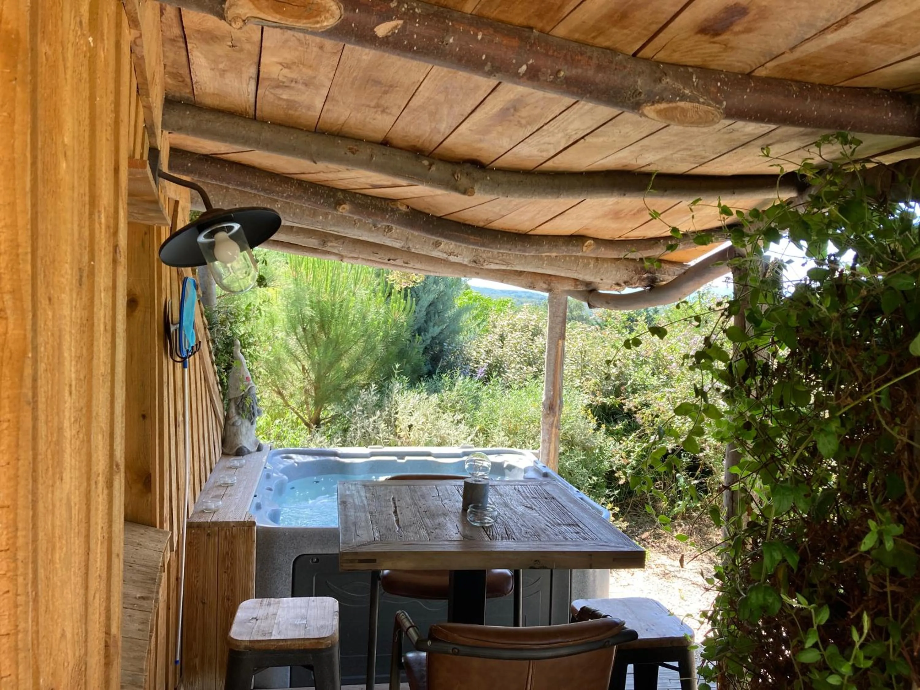 Patio in Cabanes Trésors de Campagne,spas privatifs