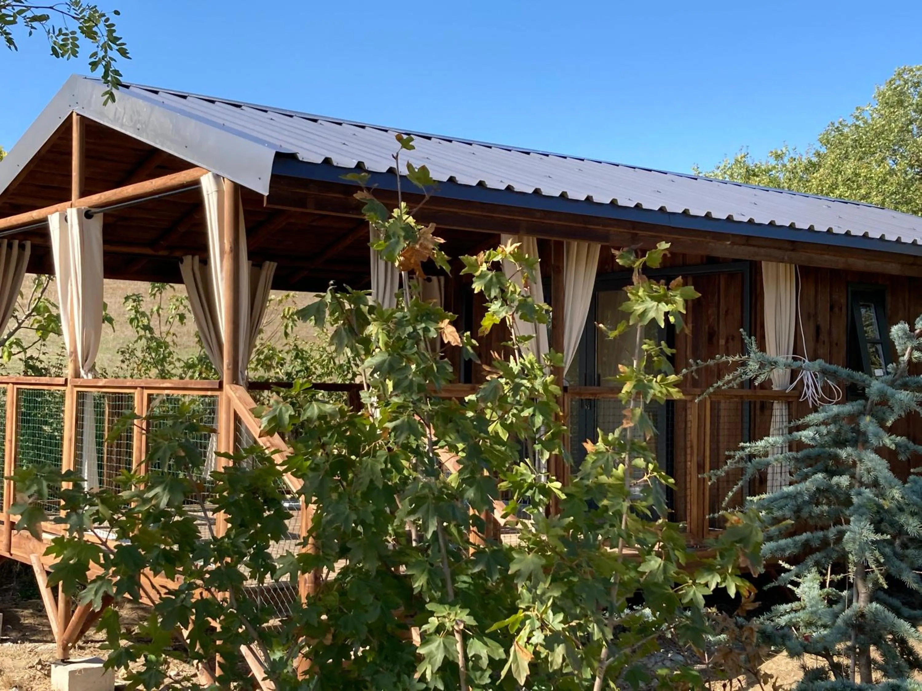 Property building in Cabanes Trésors de Campagne,spas privatifs