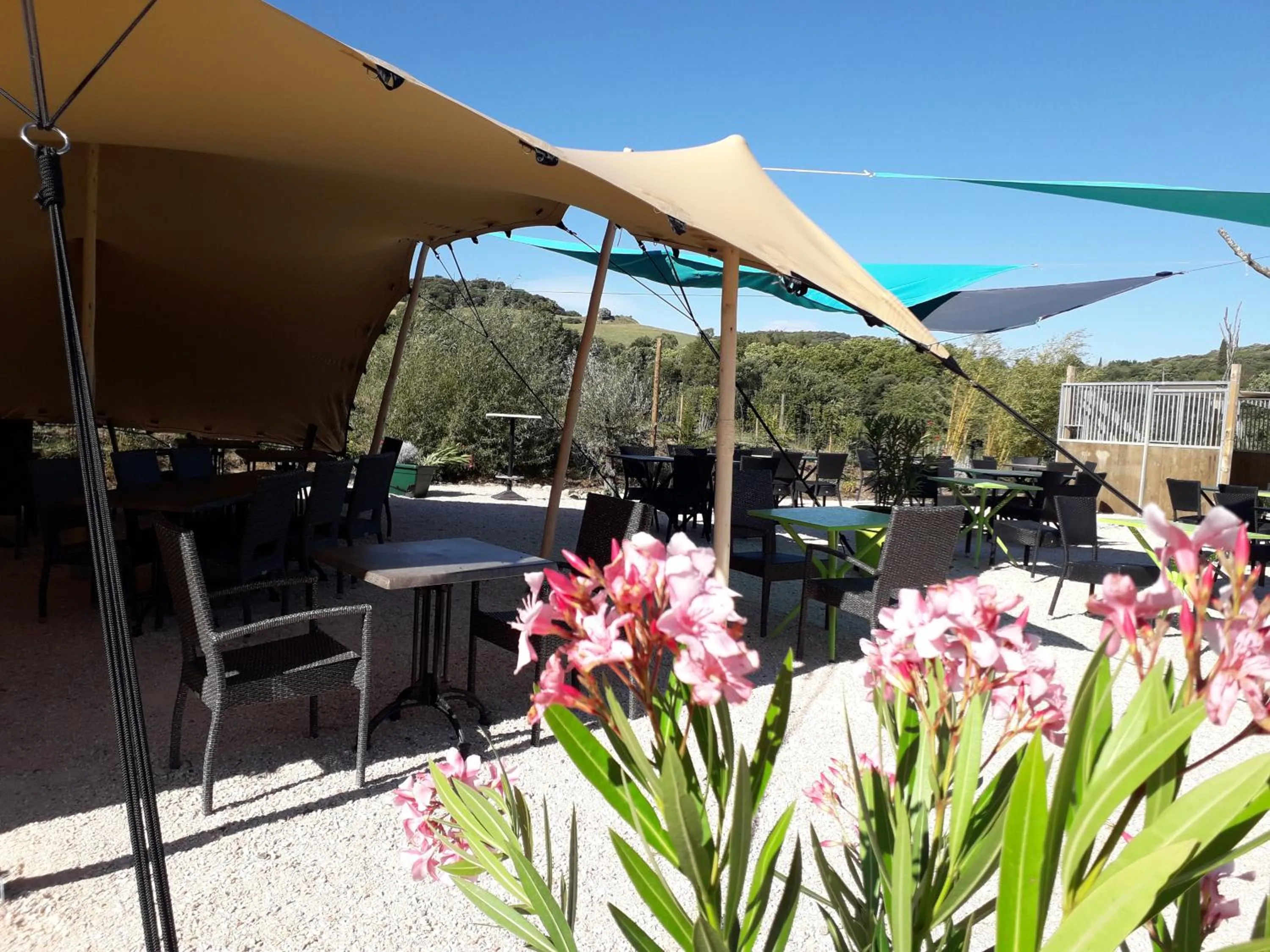 Patio in Cabanes Trésors de Campagne,spas privatifs