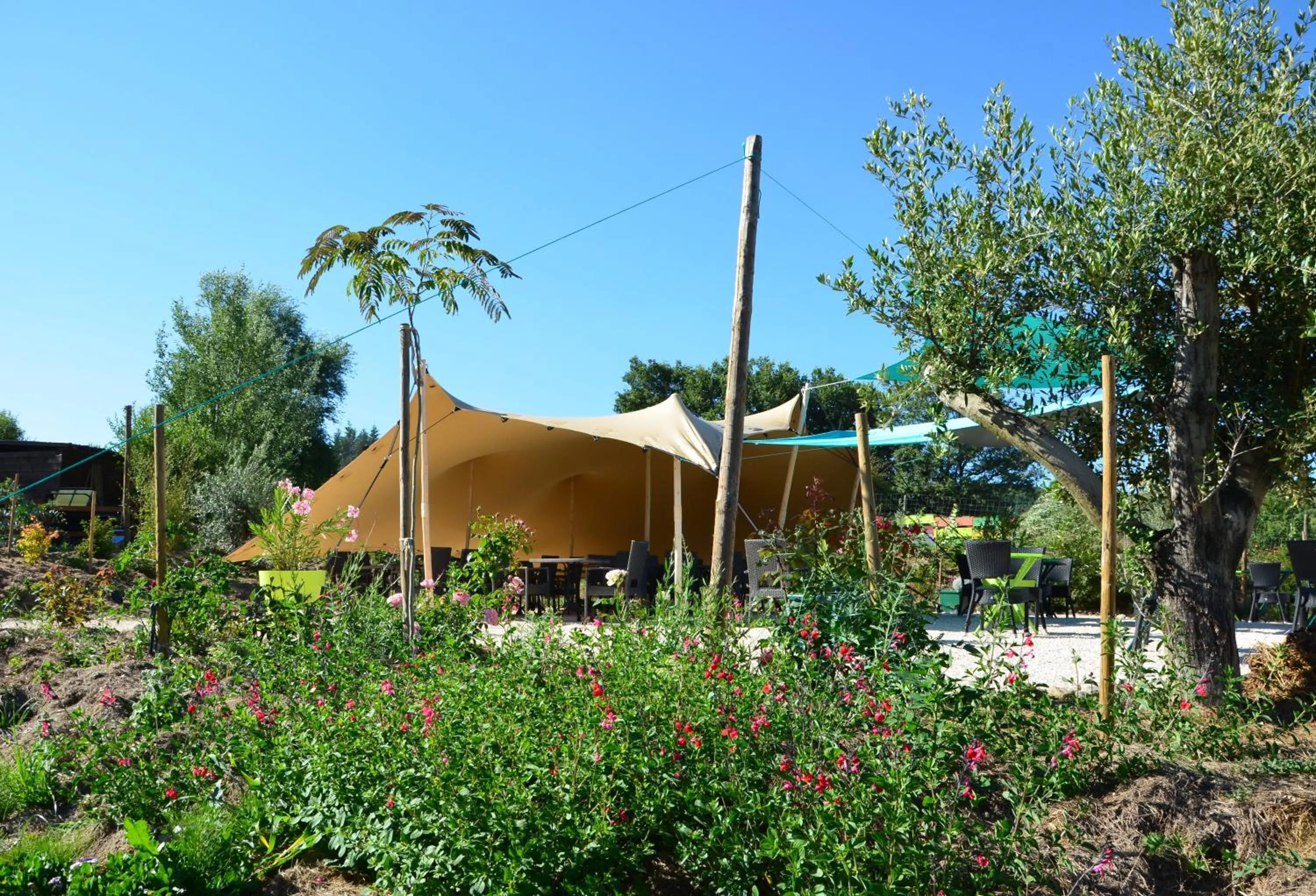 Patio in Cabanes Trésors de Campagne,spas privatifs