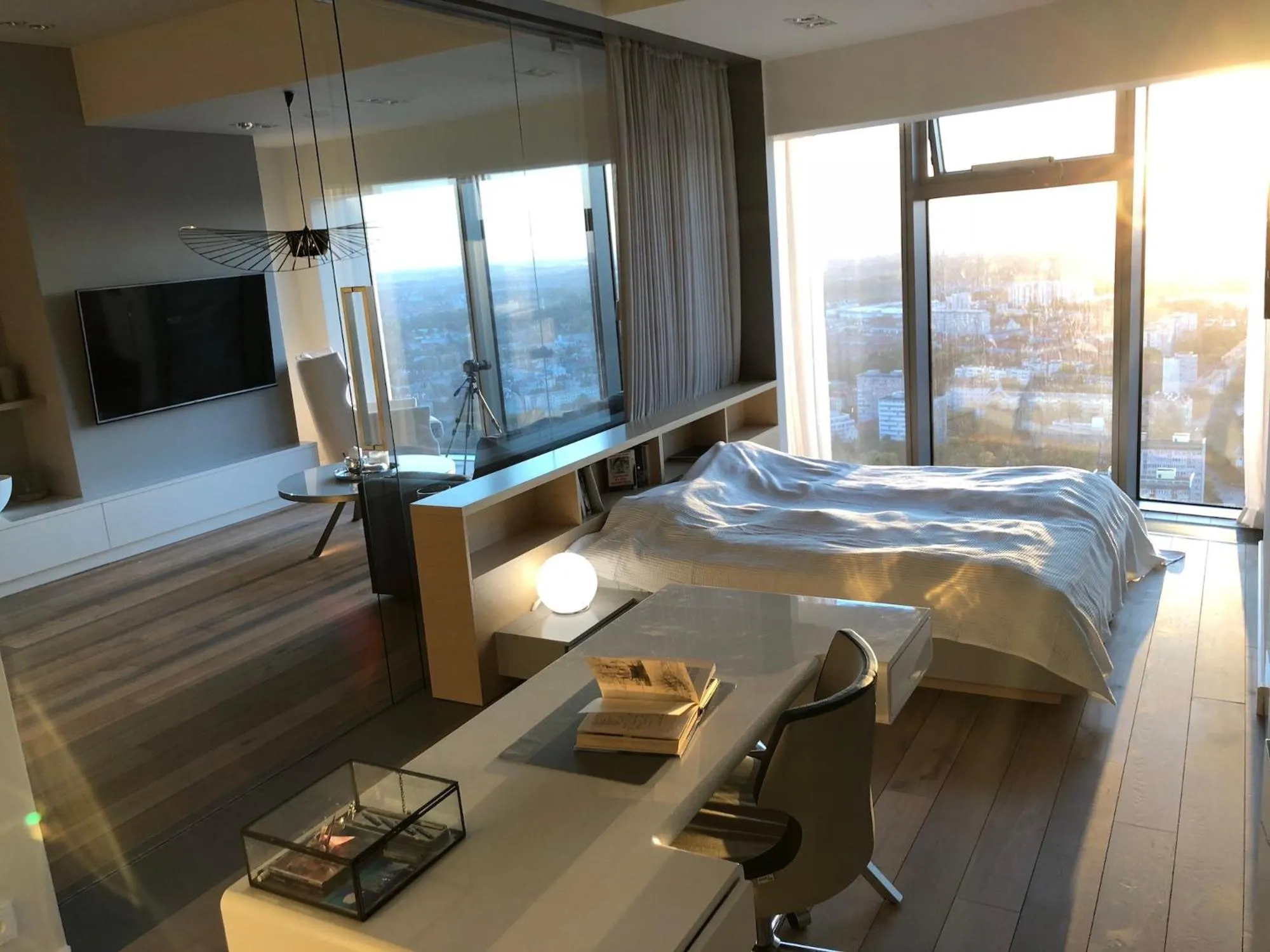 Living room, Bed in Vantage Point Apartament Sky Tower