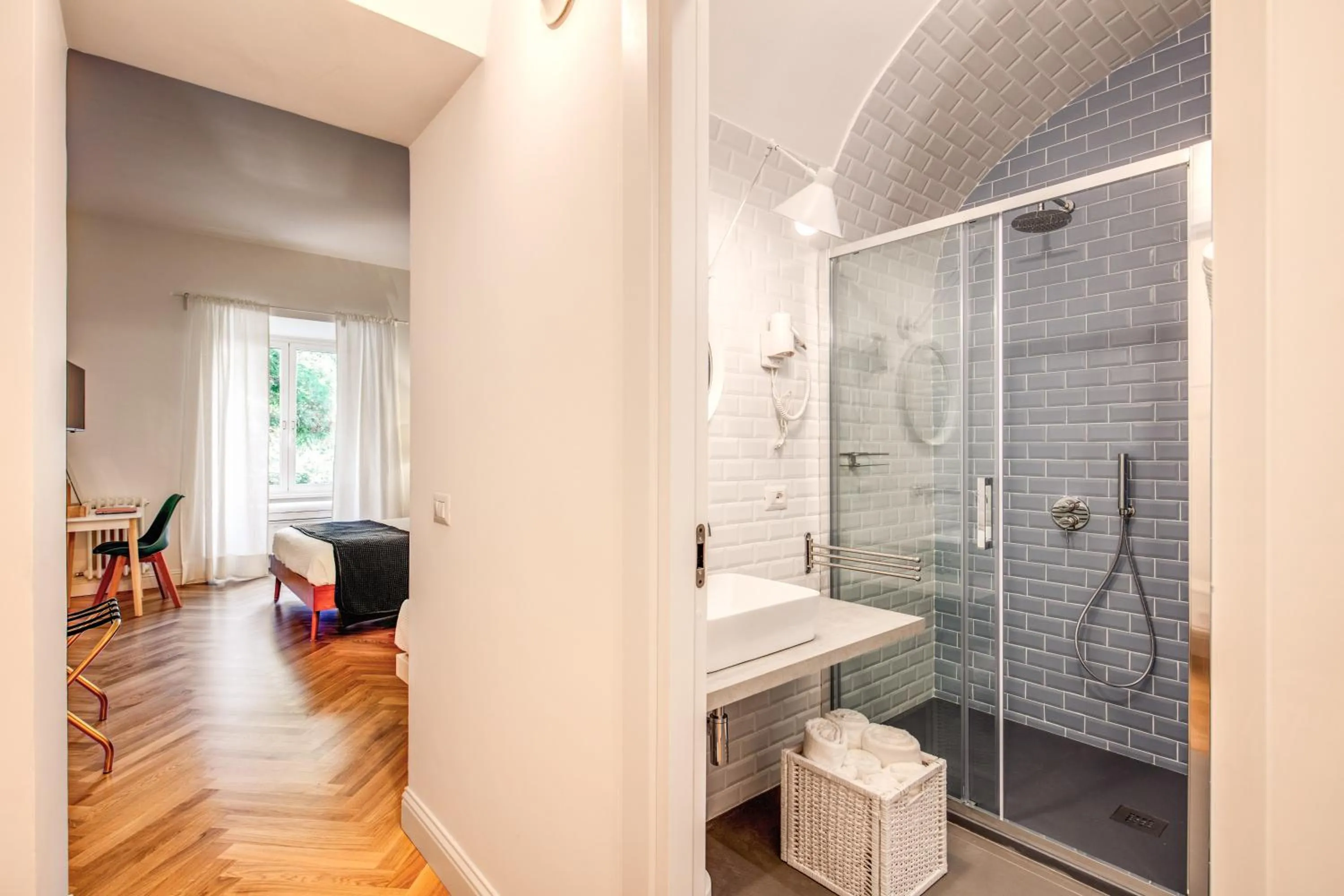 Shower in Trastevere 2.0