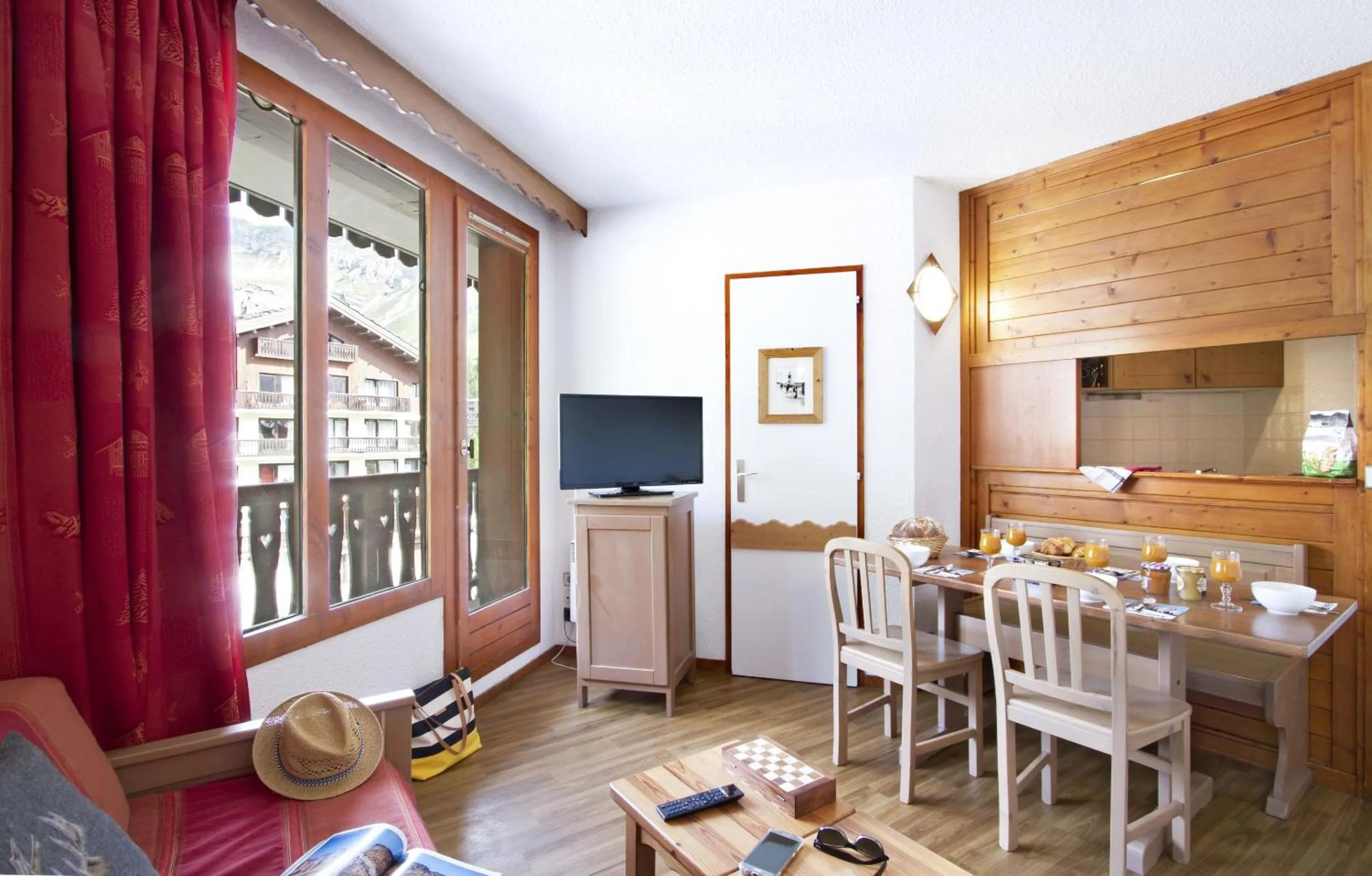Dining area in Résidence Odalys Les Jardins de Val et Les Verdets