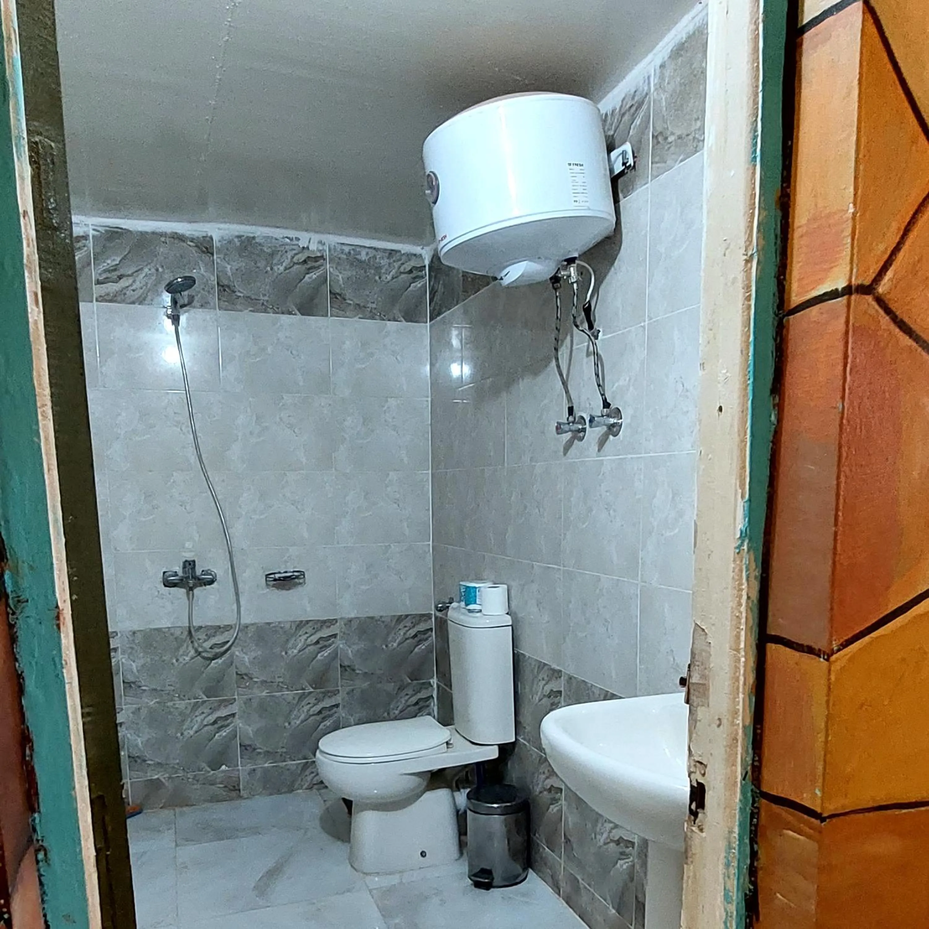 Shower in Hllol Hotel Abu Simbel