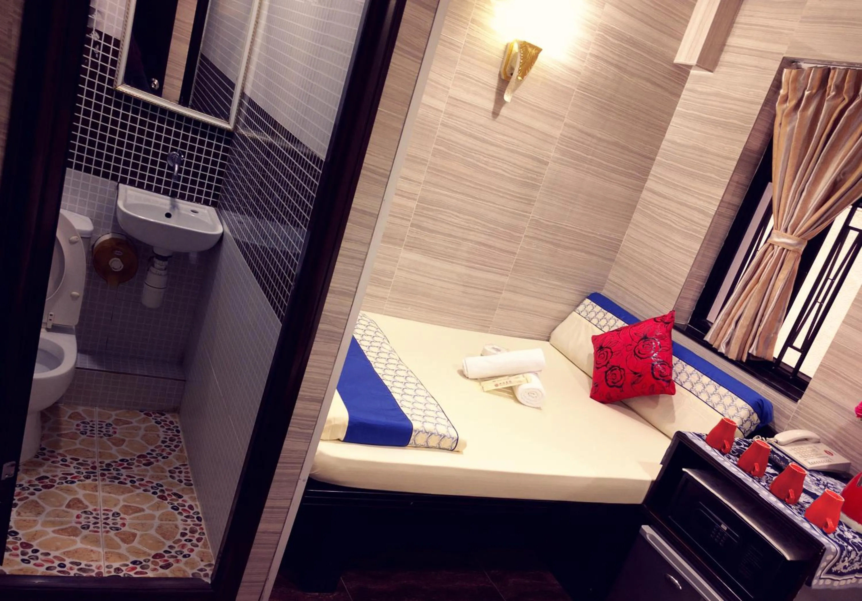 Dhillon Hostel - Reception 10th floor Block E CHUNGKING MANSION