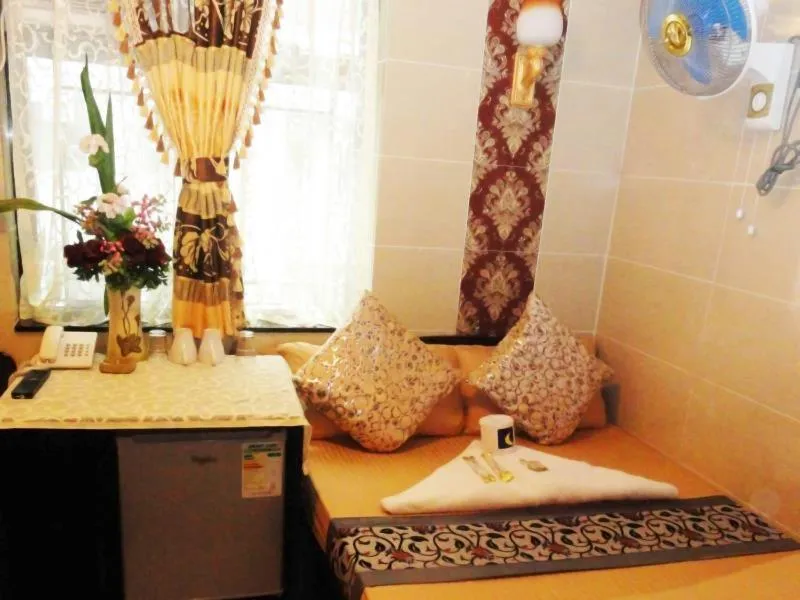 New Day Night Hostel RECEPTION 24 HOUR BLOCK D CHUNGKING MANSION TSIM SHA TSUI KOWLOONN