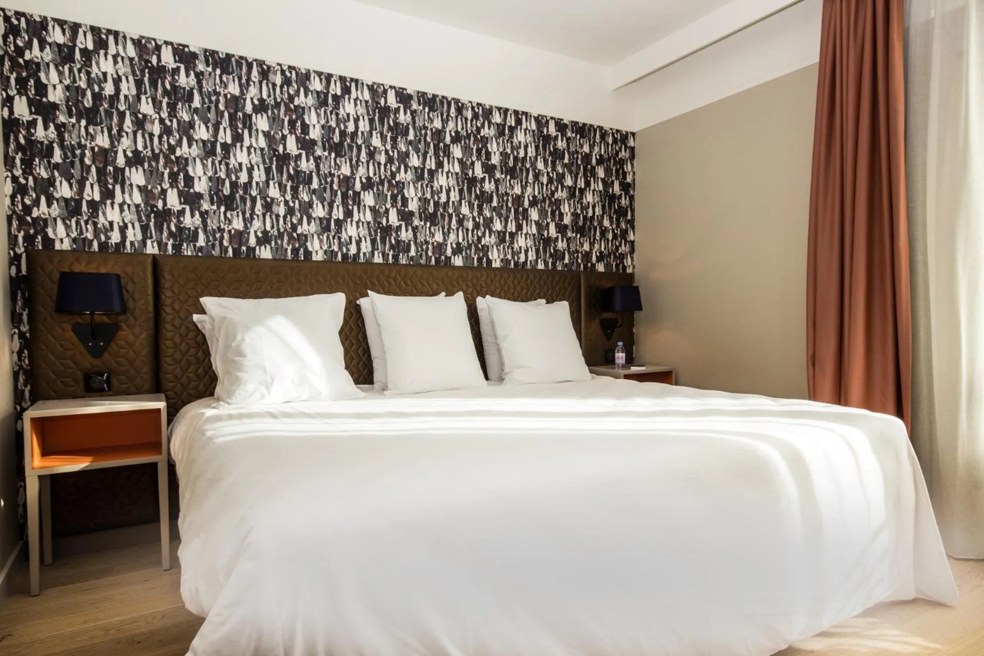 Bedroom, Bed in Hôtel Oceania Le Métropole