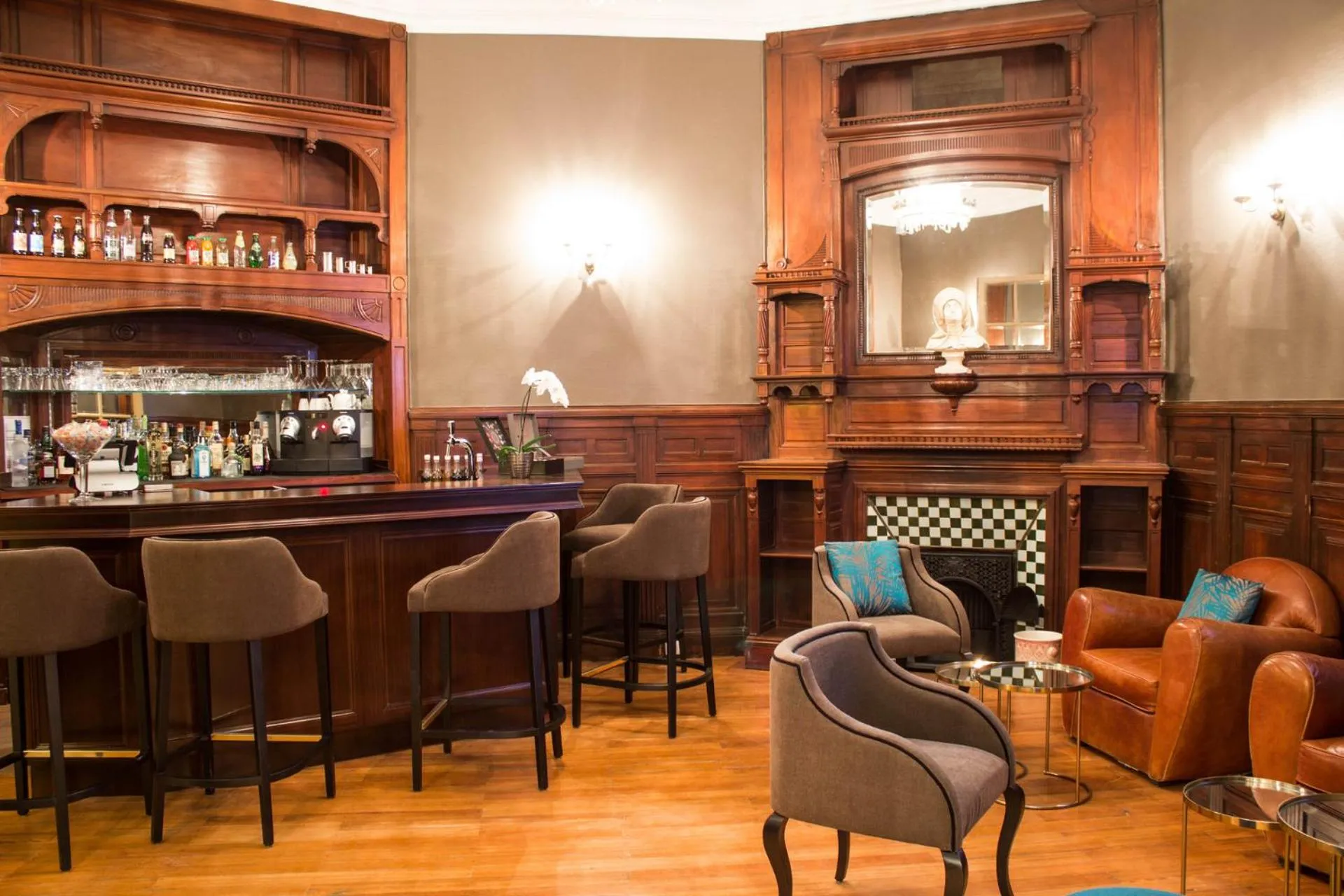 Lounge or bar in Hôtel Oceania Le Métropole