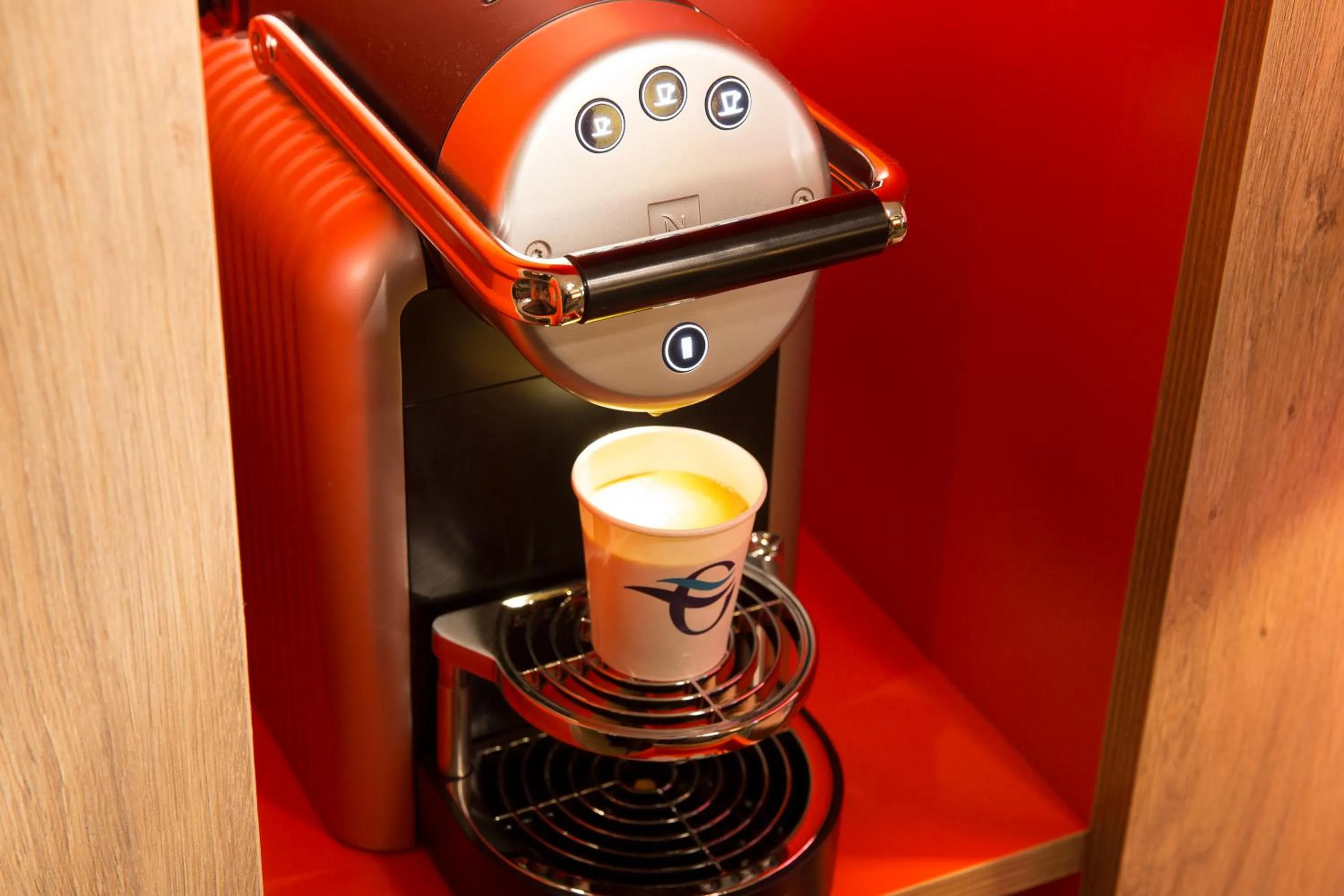 Coffee/tea facilities in Hôtel Oceania Le Métropole